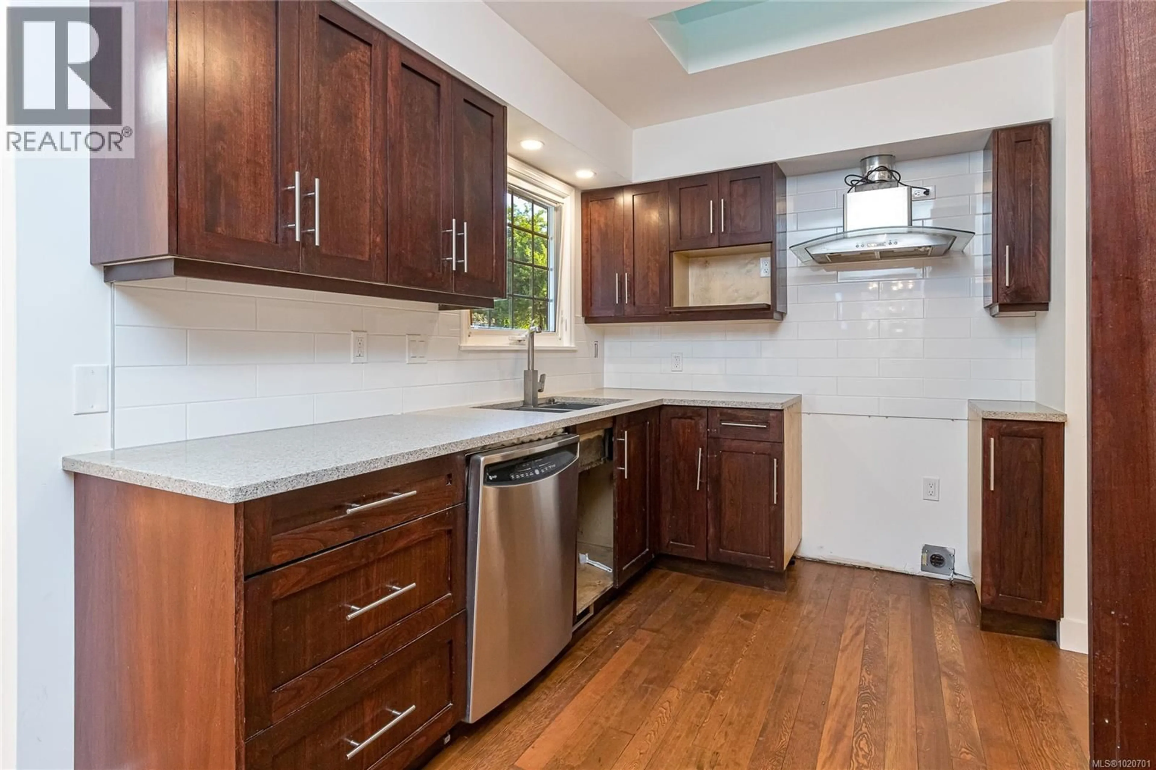 Standard kitchen, wood/laminate floor for 1296 DERBY ROAD, Saanich British Columbia V8P1S7