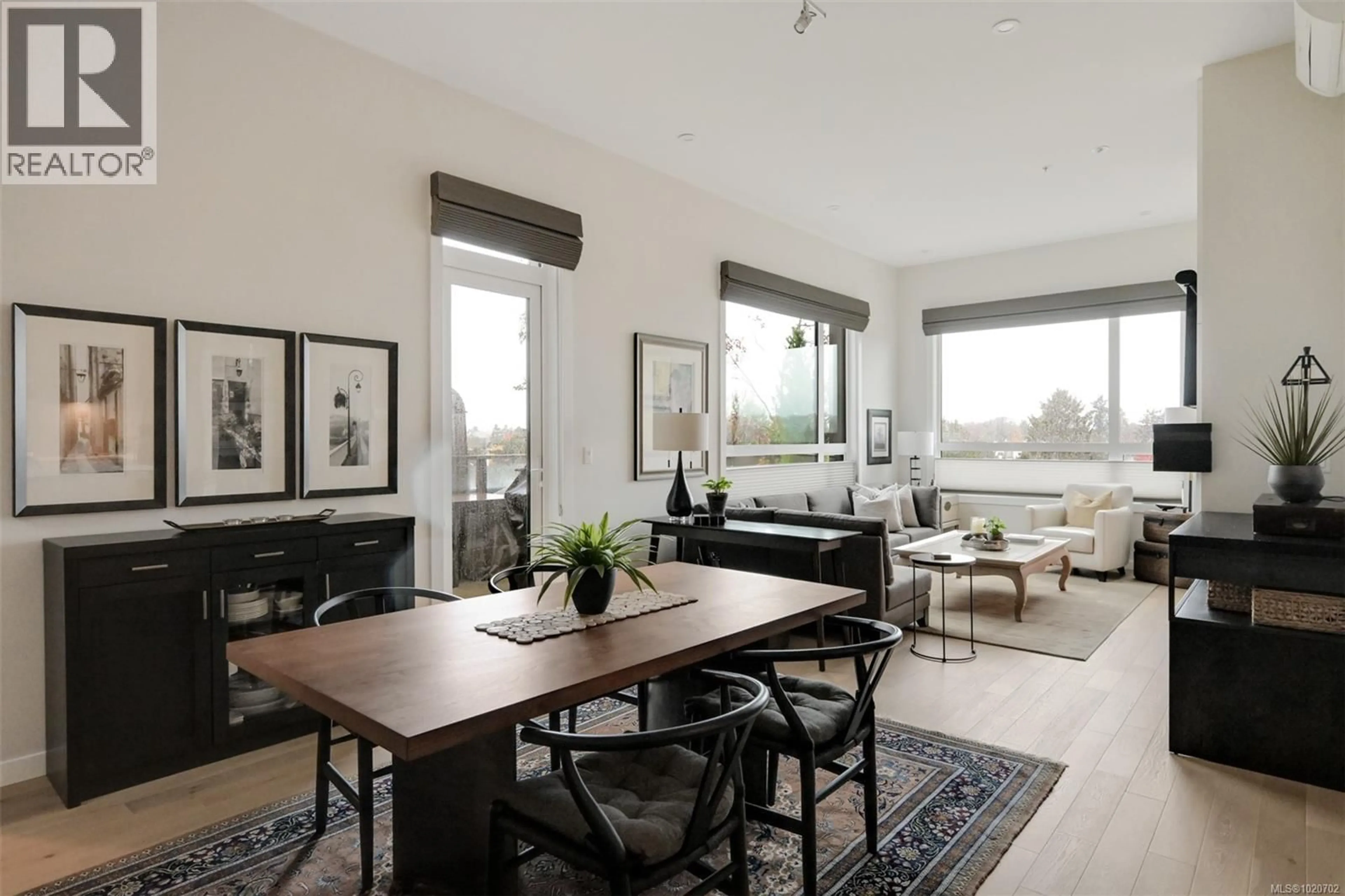 Living room with furniture, wood/laminate floor for PH5 - 2285 BOWKER AVENUE, Oak Bay British Columbia V8R2E2