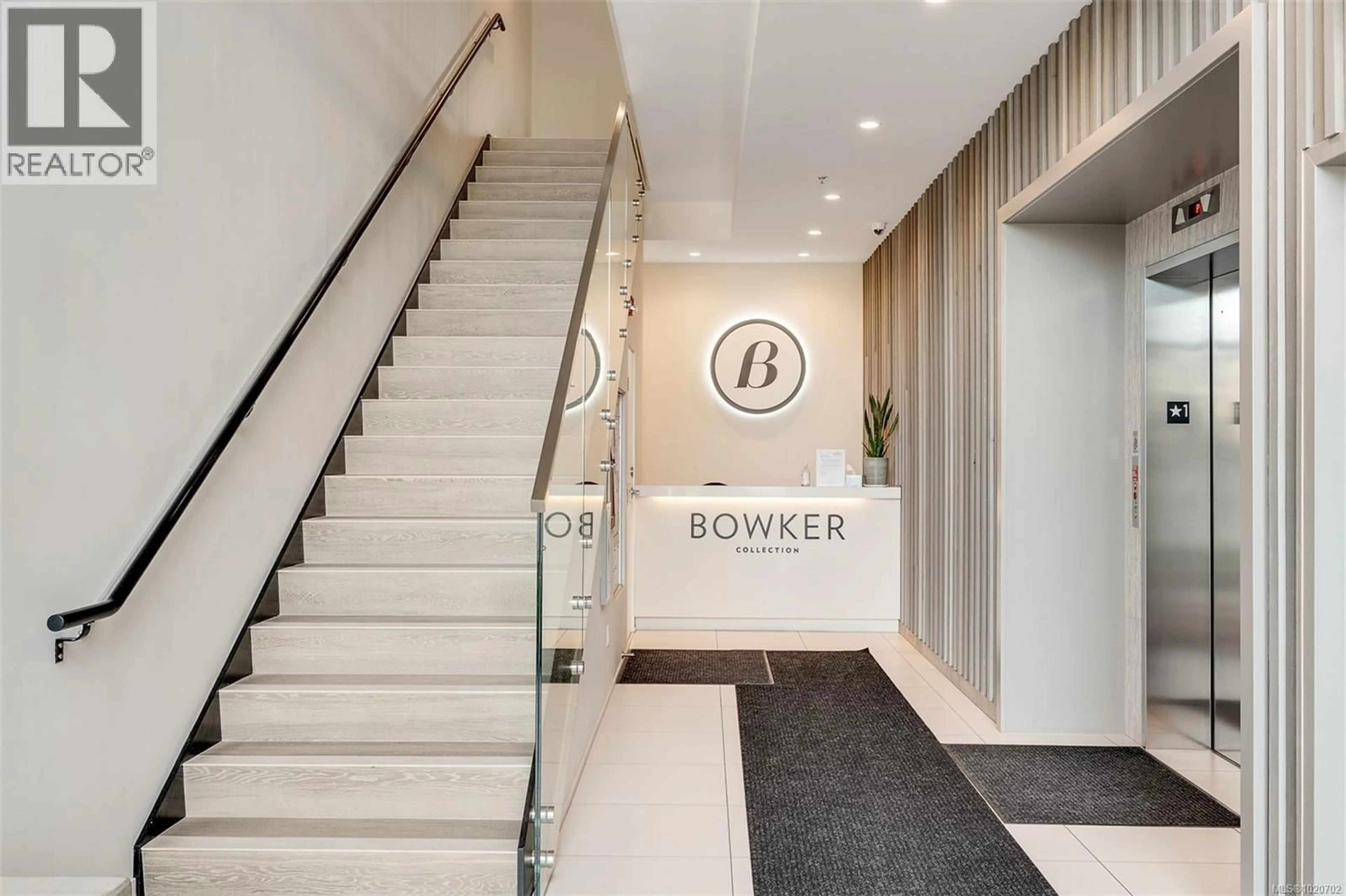 Indoor foyer for PH5 - 2285 BOWKER AVENUE, Oak Bay British Columbia V8R2E2