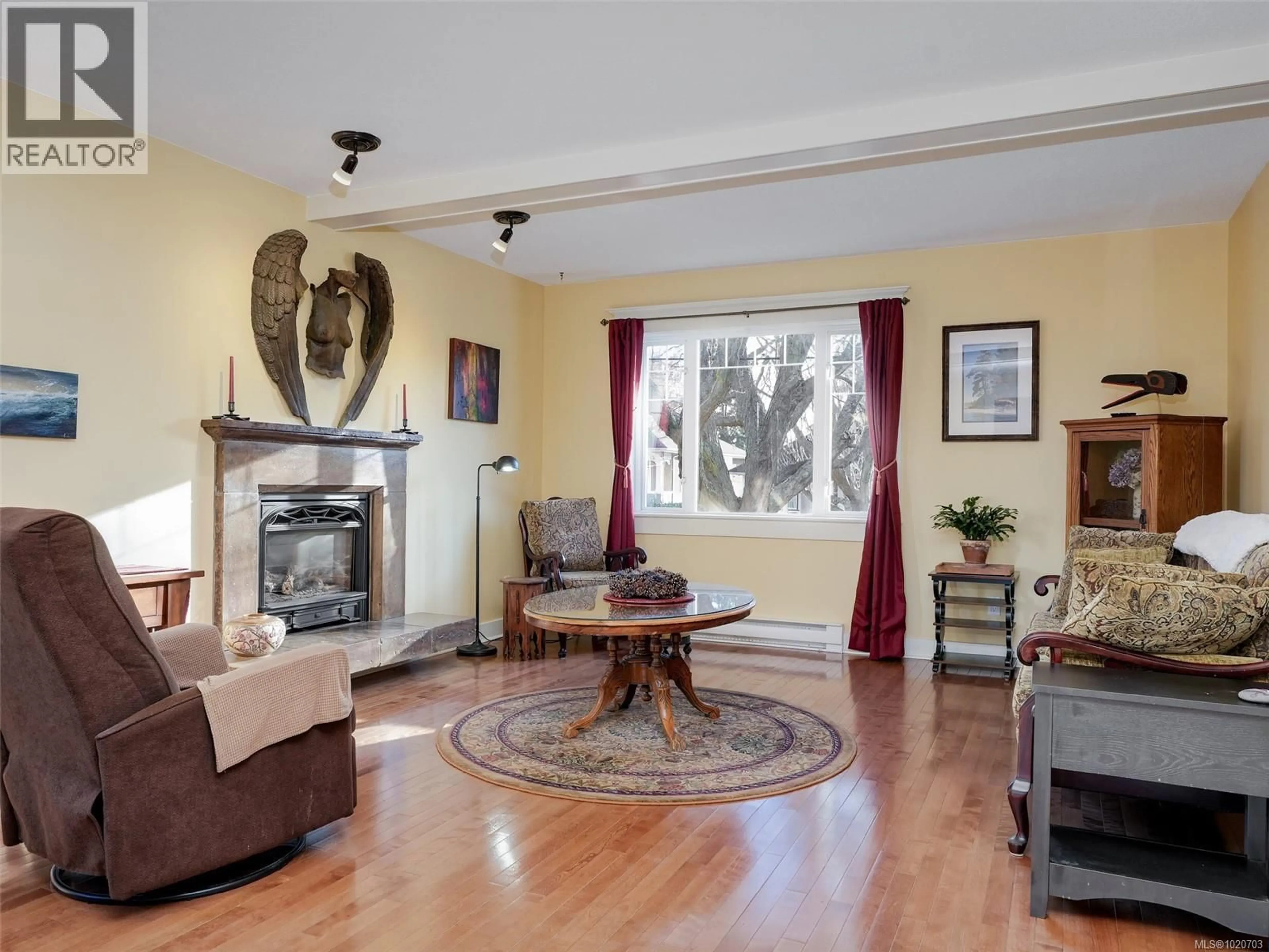 Living room with furniture, unknown for 1152 CHAPMAN STREET, Victoria British Columbia V8V2T6