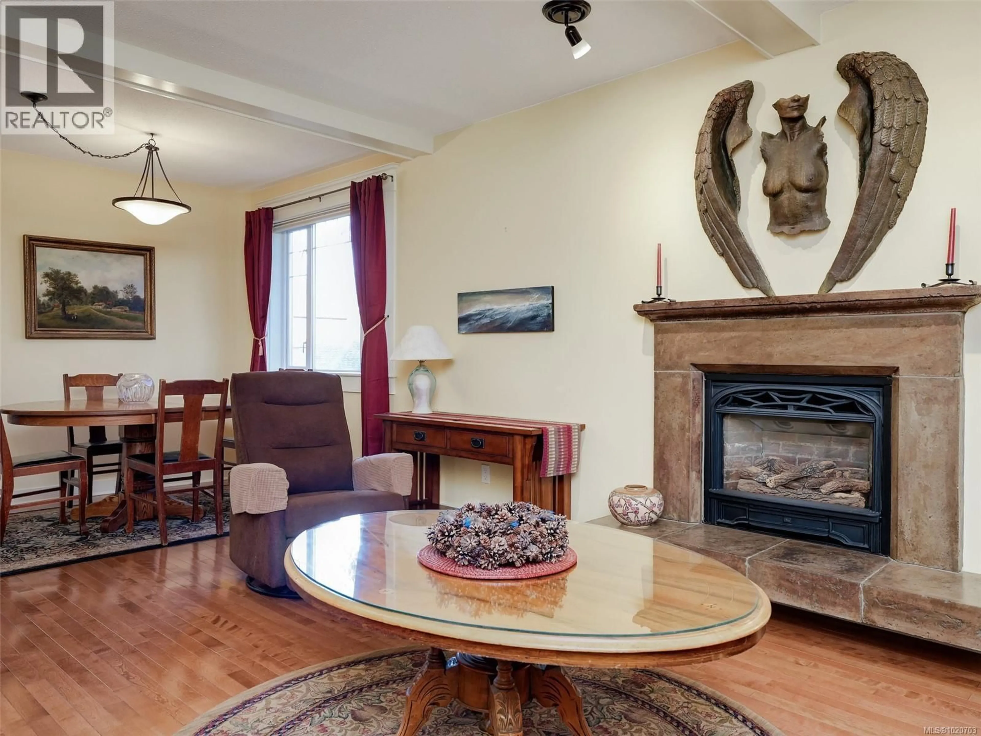 Living room with furniture, wood/laminate floor for 1152 CHAPMAN STREET, Victoria British Columbia V8V2T6