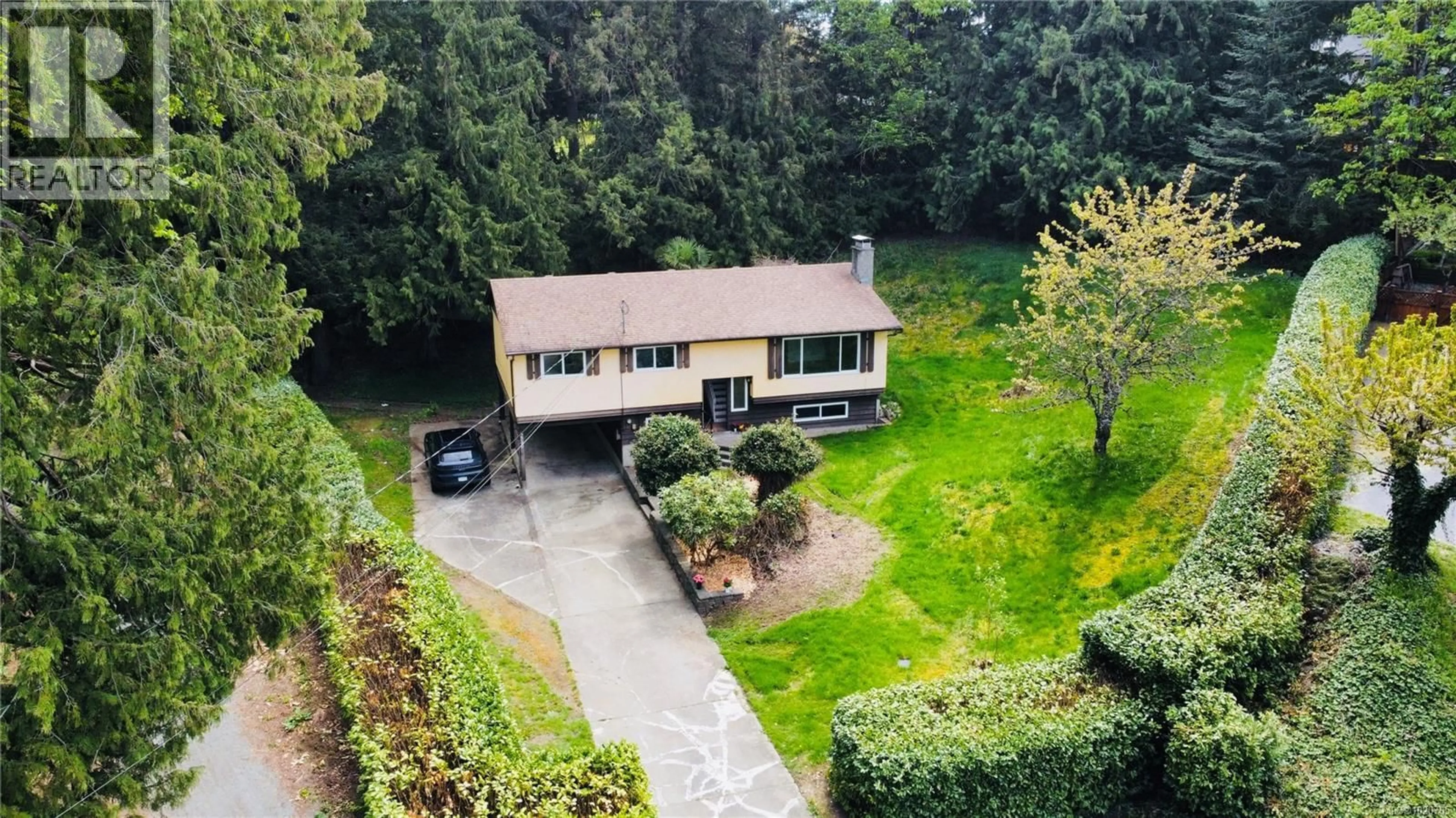 A pic from outside/outdoor area/front of a property/back of a property/a pic from drone, unknown for 2749 JOANNA TERRACE, Nanaimo British Columbia V9T4V3