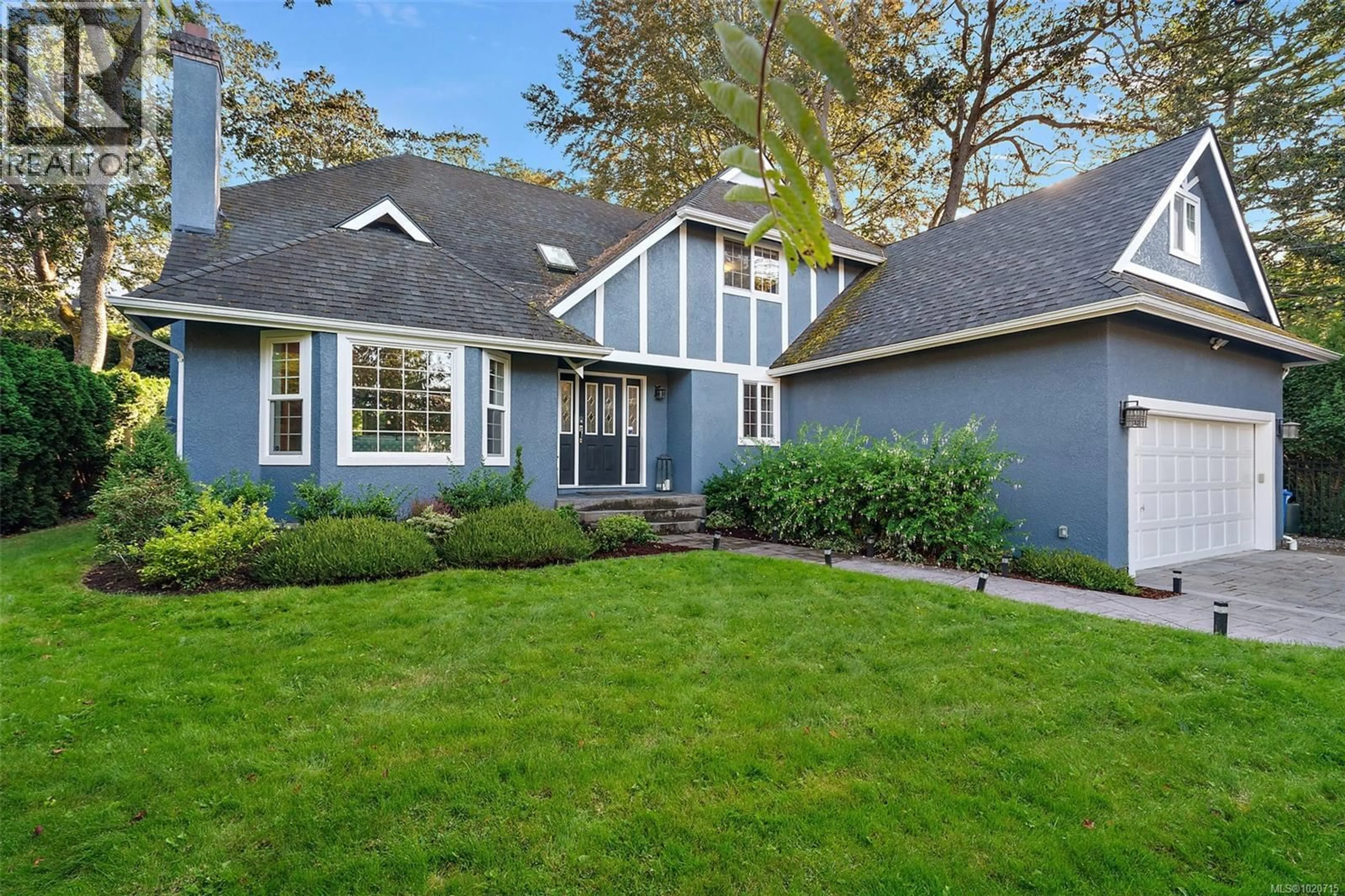 Home with vinyl exterior material, street for 2023 RUNNYMEDE AVENUE, Oak Bay British Columbia V8S2V5