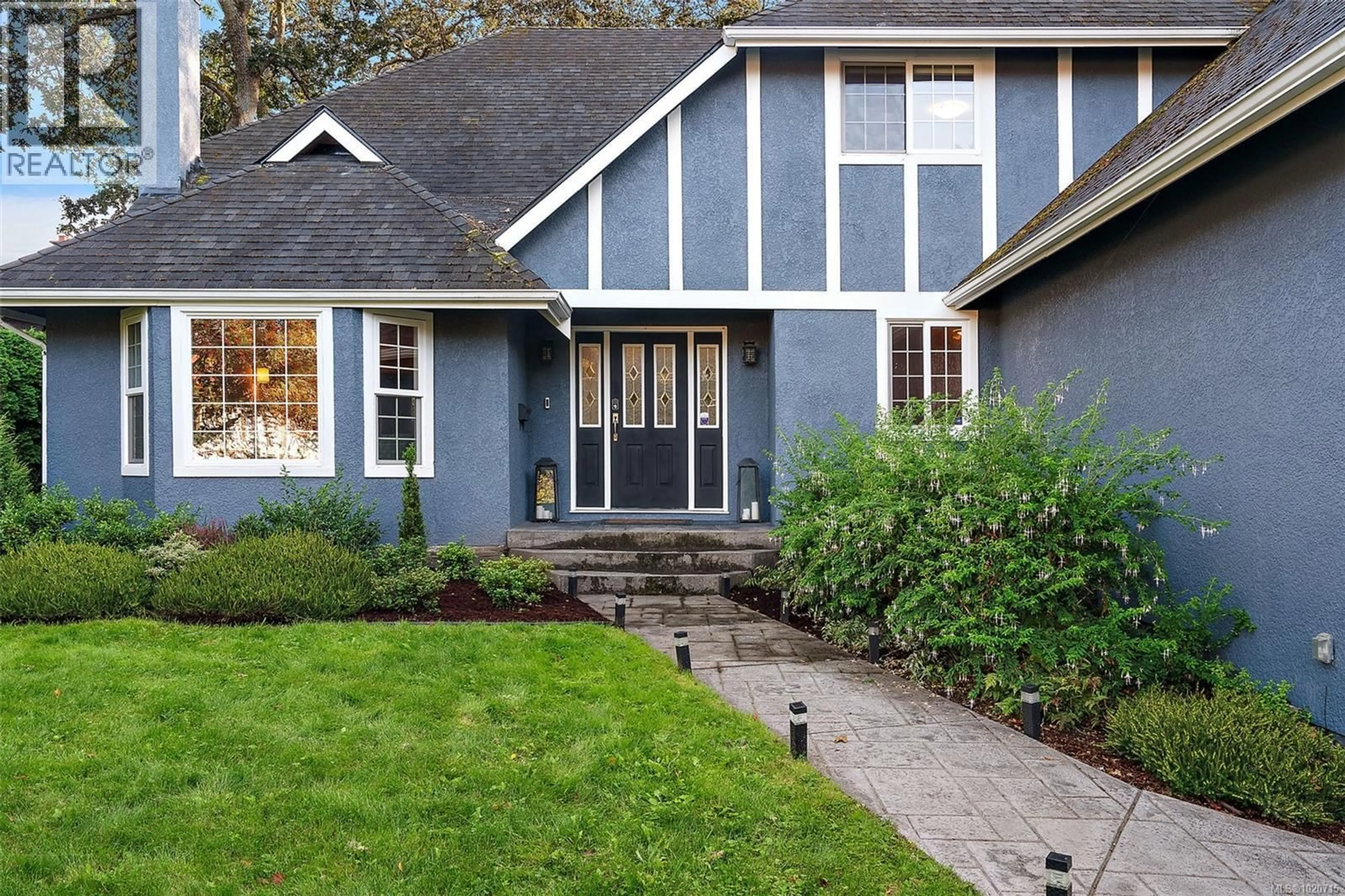 Home with vinyl exterior material, street for 2023 RUNNYMEDE AVENUE, Oak Bay British Columbia V8S2V5