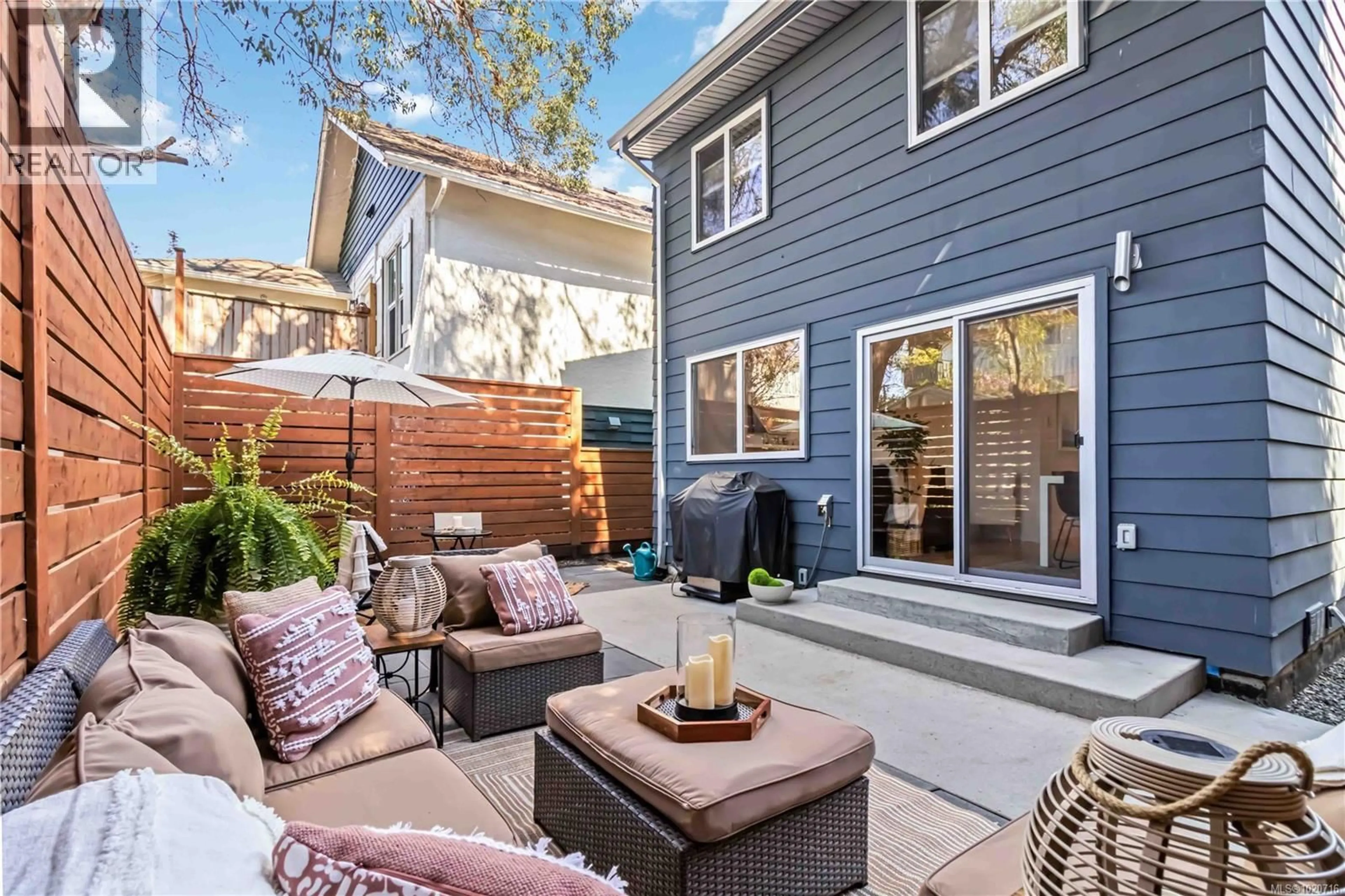 Patio, street for 126 RENDALL STREET, Victoria British Columbia V8V2E5