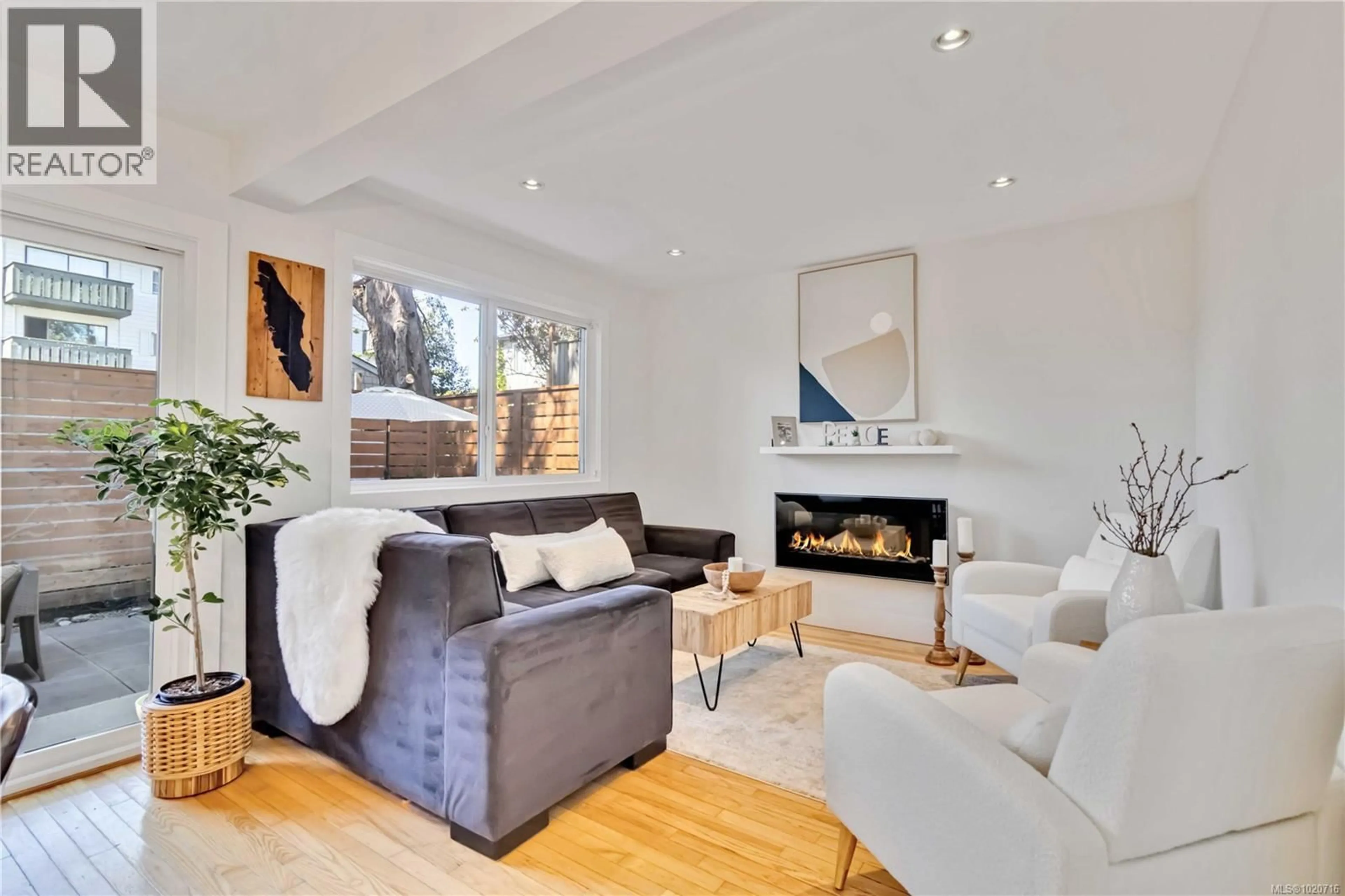 Living room with furniture, wood/laminate floor for 126 RENDALL STREET, Victoria British Columbia V8V2E5