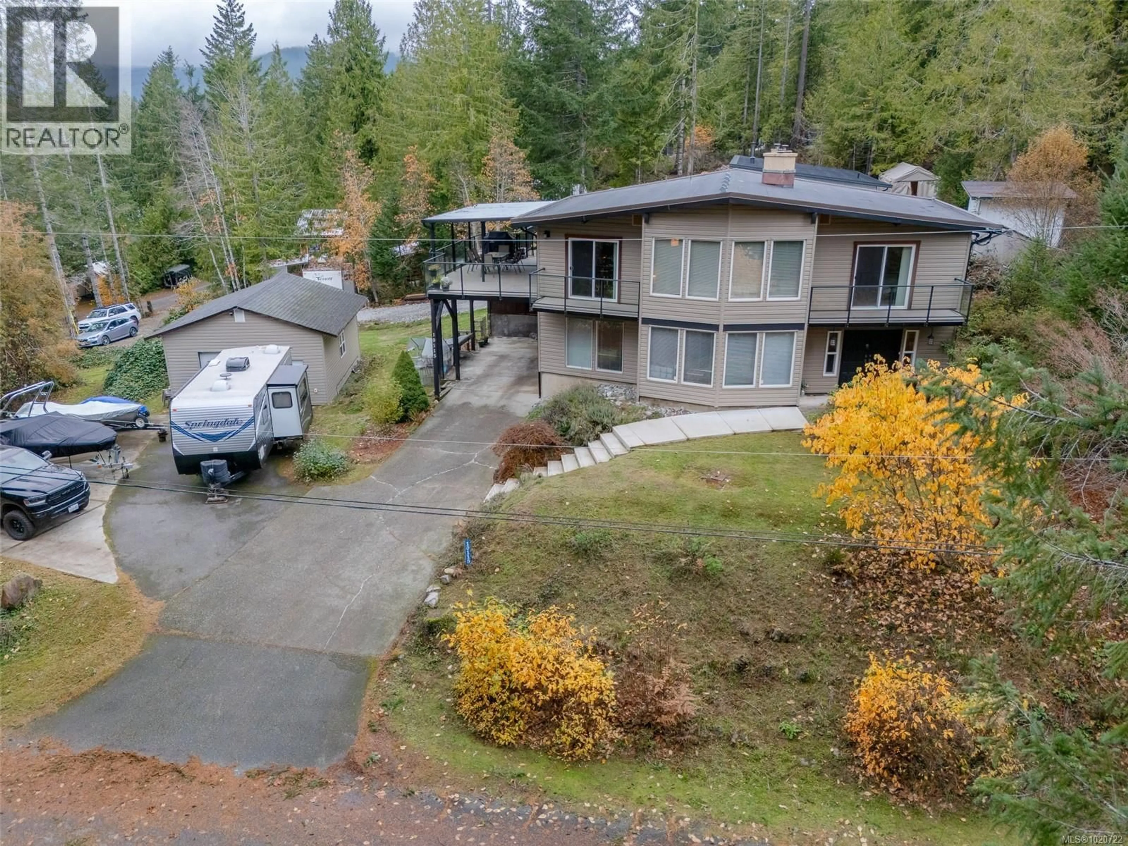 A pic from outside/outdoor area/front of a property/back of a property/a pic from drone, unknown for 10115 SOUTH DRIVE, Port Alberni British Columbia V9Y9A7