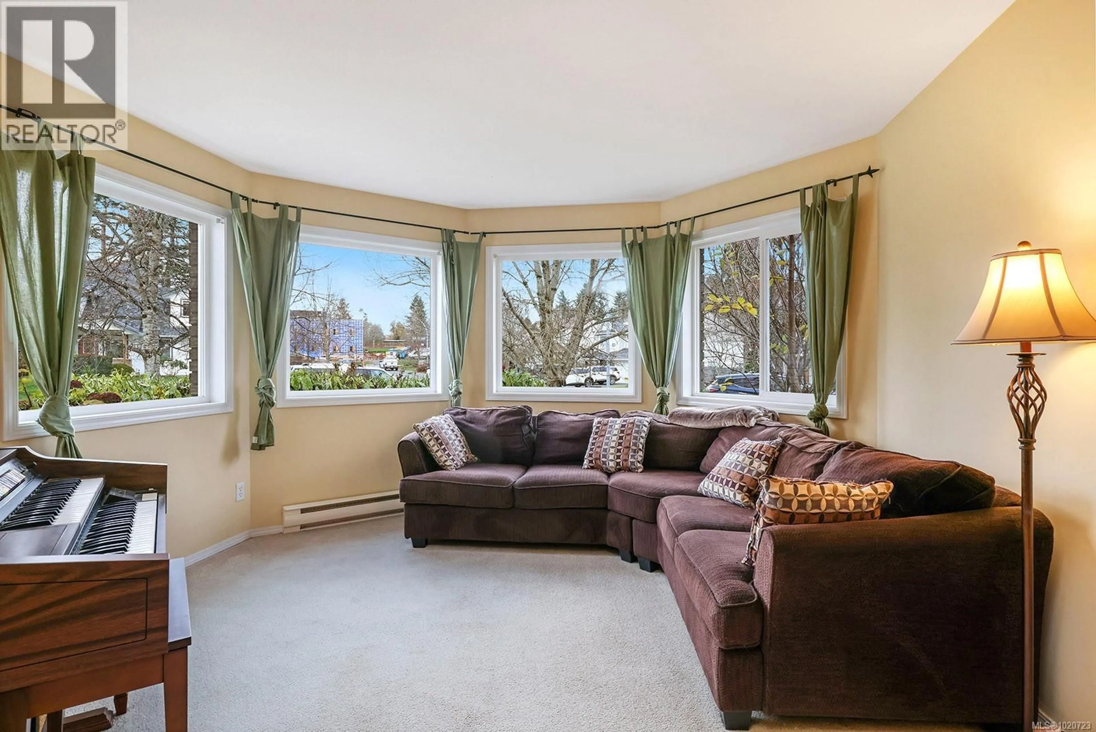 Living room with furniture, unknown for 2225 HERON CRESCENT, Comox British Columbia V9M3Y2