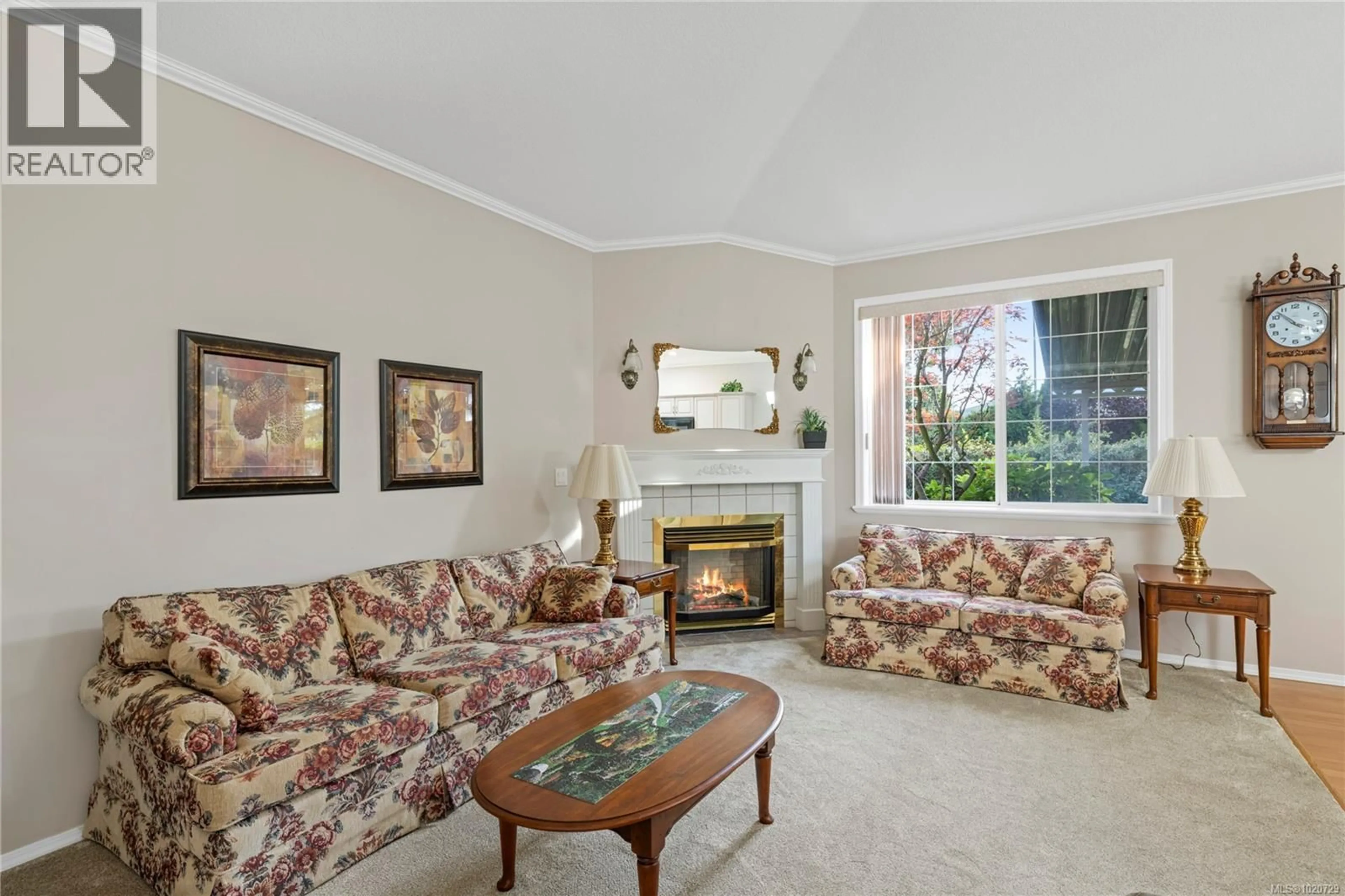 Living room with furniture, carpet floor for 6144 SATURNA AVENUE, Nanaimo British Columbia V9V1S8