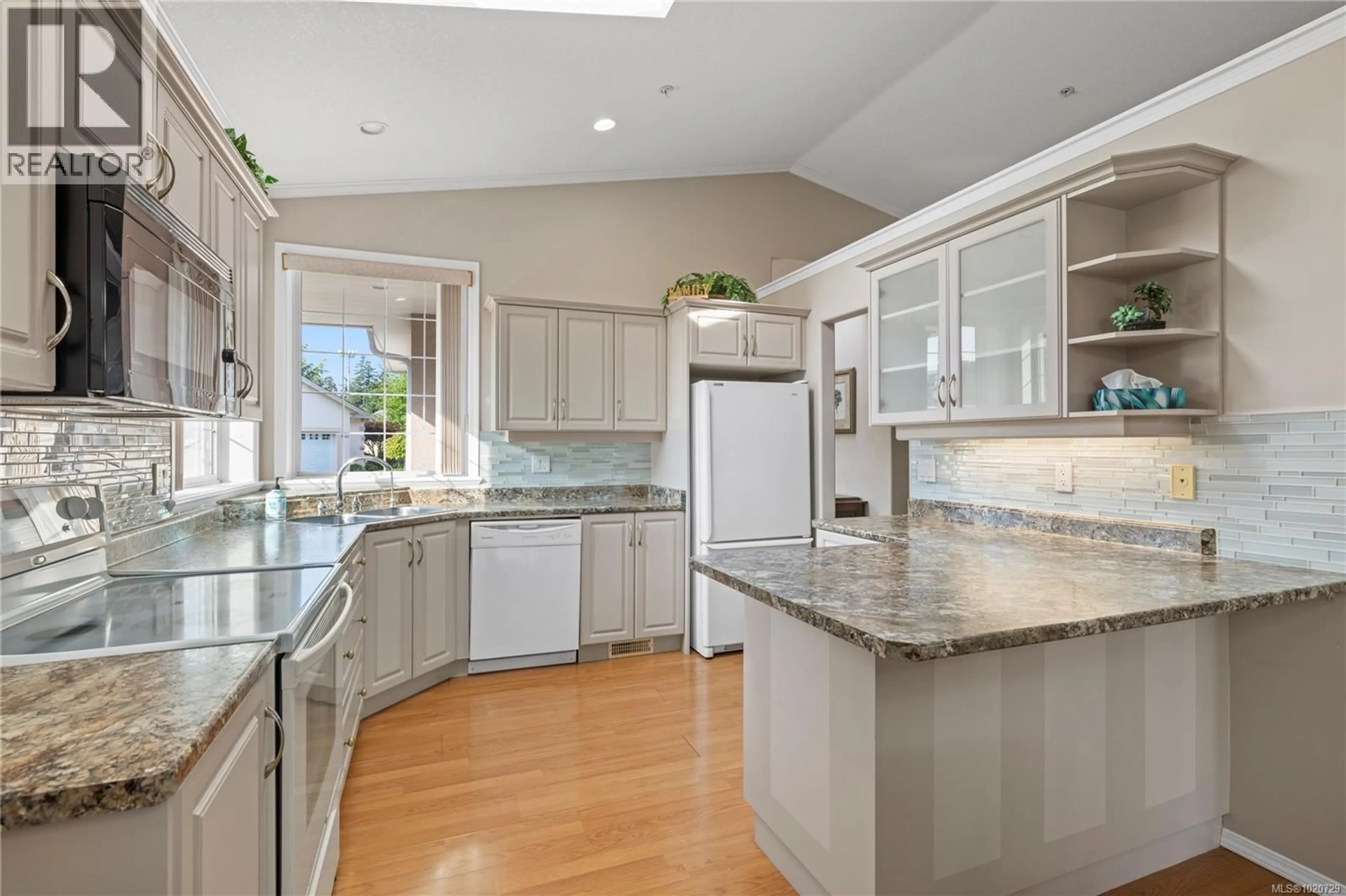 Open concept kitchen, ceramic/tile floor for 6144 SATURNA AVENUE, Nanaimo British Columbia V9V1S8