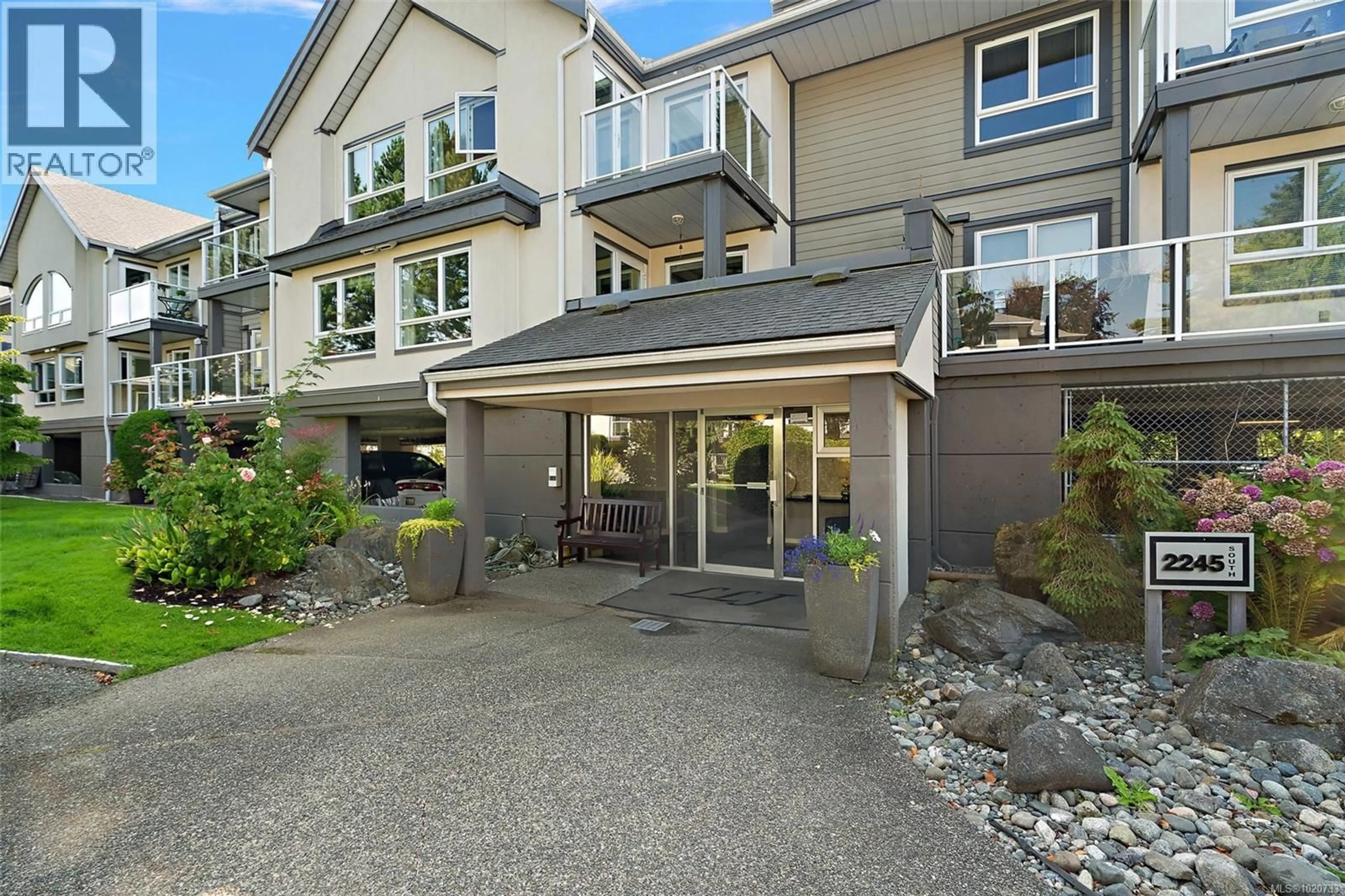 Patio, street for 228 - 2245 JAMES WHITE BOULEVARD, Sidney British Columbia V8L1Z5