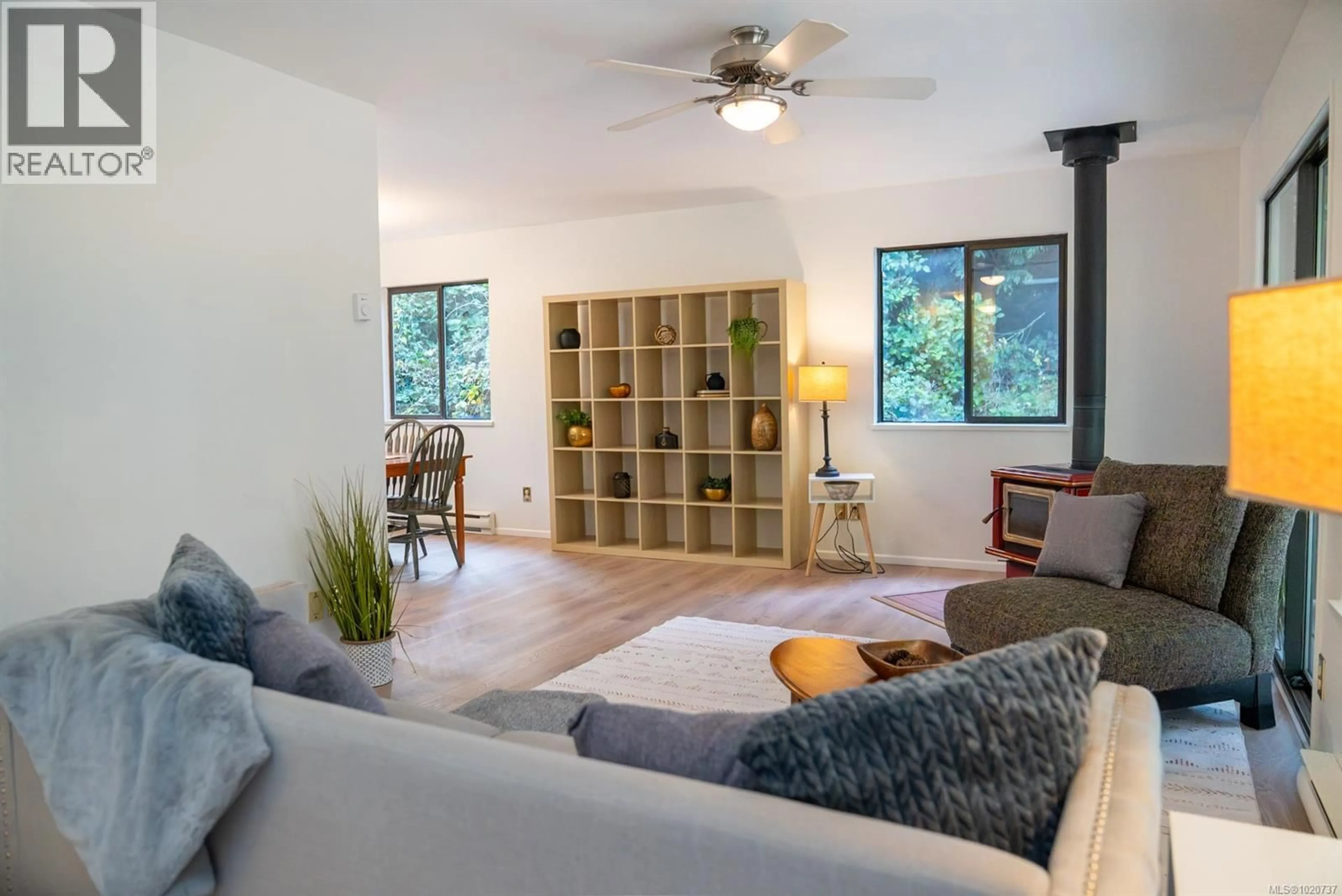 Living room with furniture, unknown for 37150 SCHOONER WAY, Pender Island British Columbia V0N2M2
