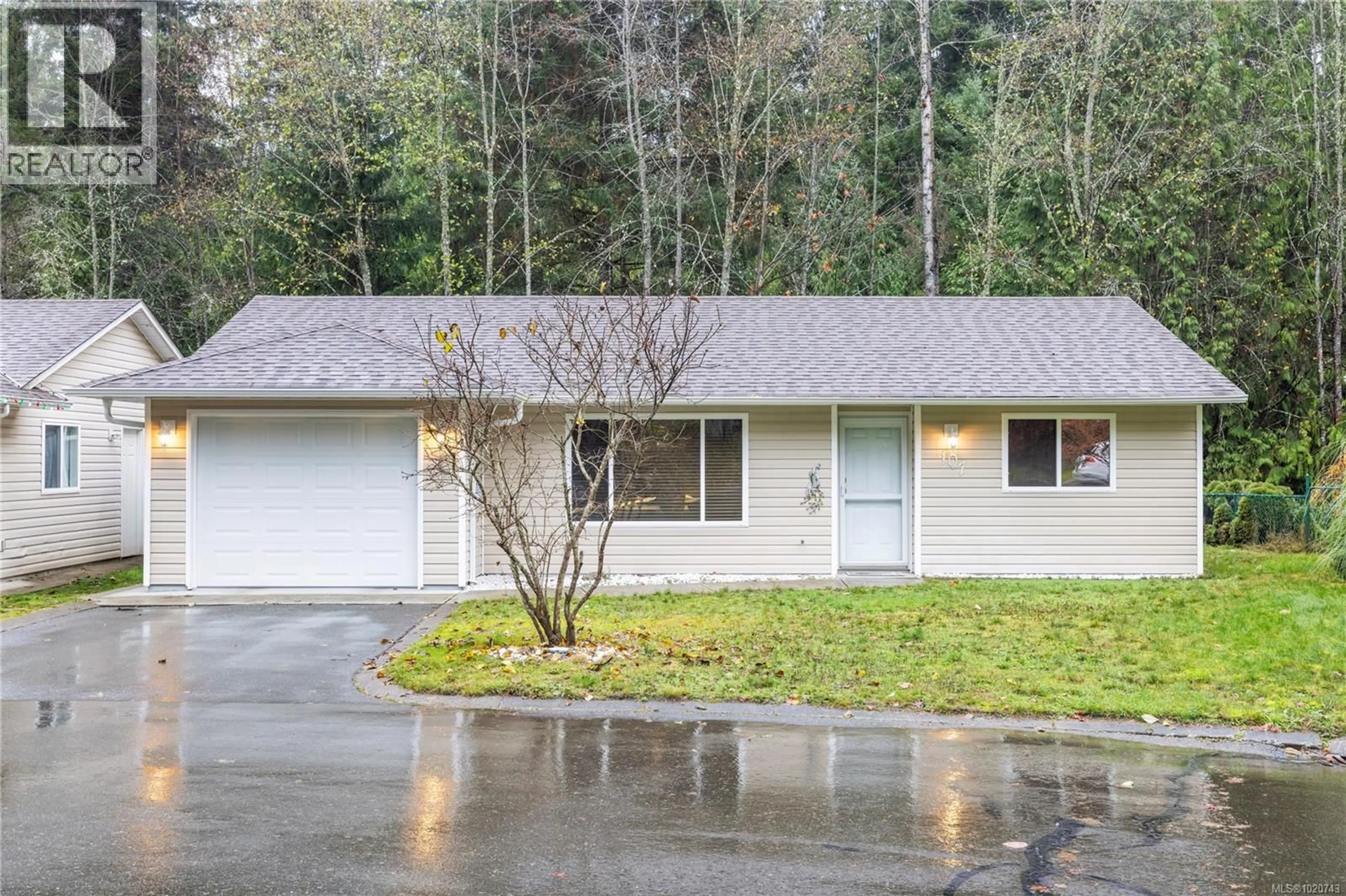 Home with vinyl exterior material, street for 107 - 3105 RINVOLD ROAD, Hilliers British Columbia V9K2R7