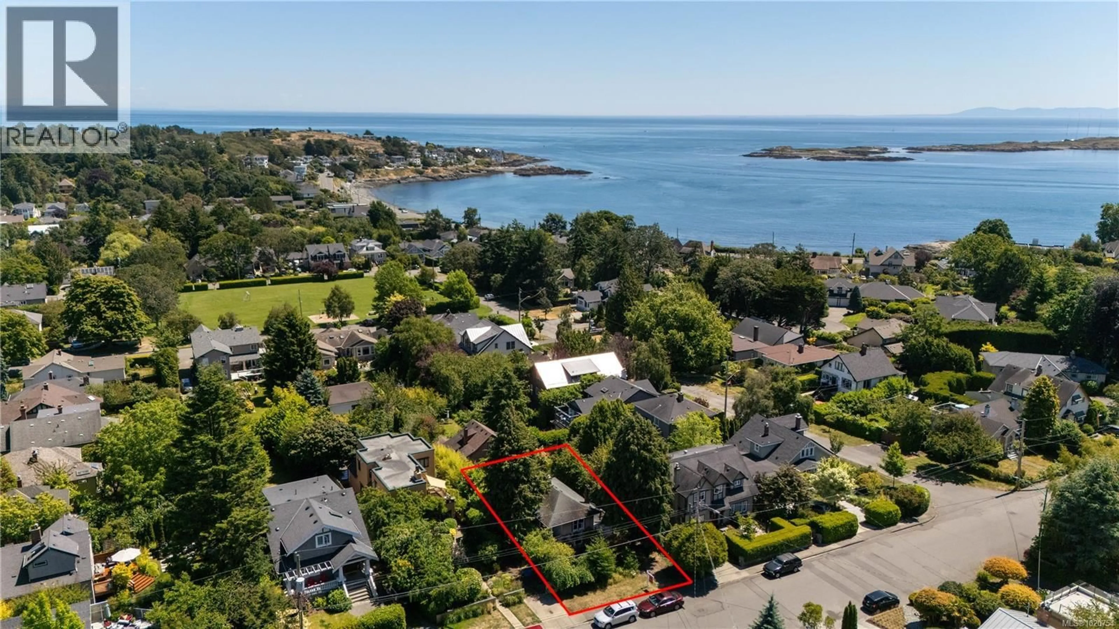 A pic from outside/outdoor area/front of a property/back of a property/a pic from drone, water/lake/river/ocean view for 517 VICTORIA AVENUE, Oak Bay British Columbia V8S4M8