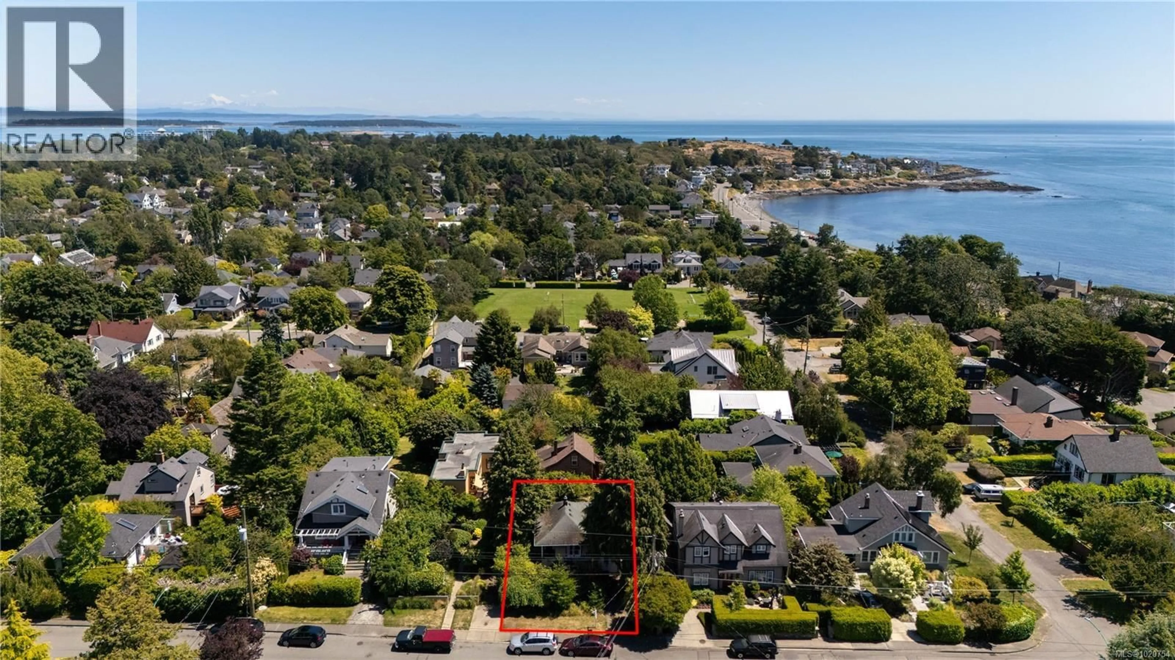 A pic from outside/outdoor area/front of a property/back of a property/a pic from drone, water/lake/river/ocean view for 517 VICTORIA AVENUE, Oak Bay British Columbia V8S4M8