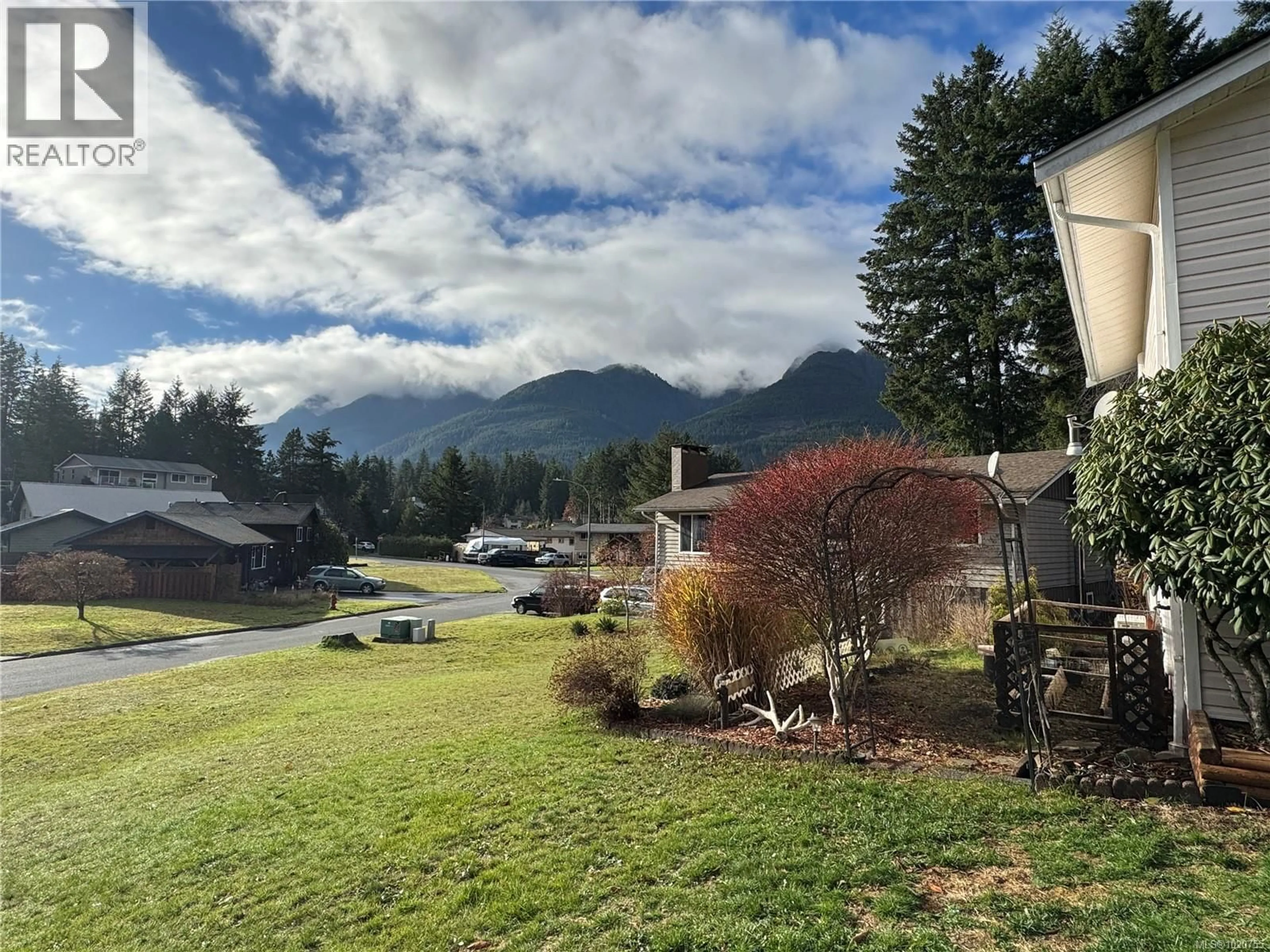 A pic from outside/outdoor area/front of a property/back of a property/a pic from drone, mountain view for 594 HUMMINGBIRD LANE, Gold River British Columbia V0P1G0