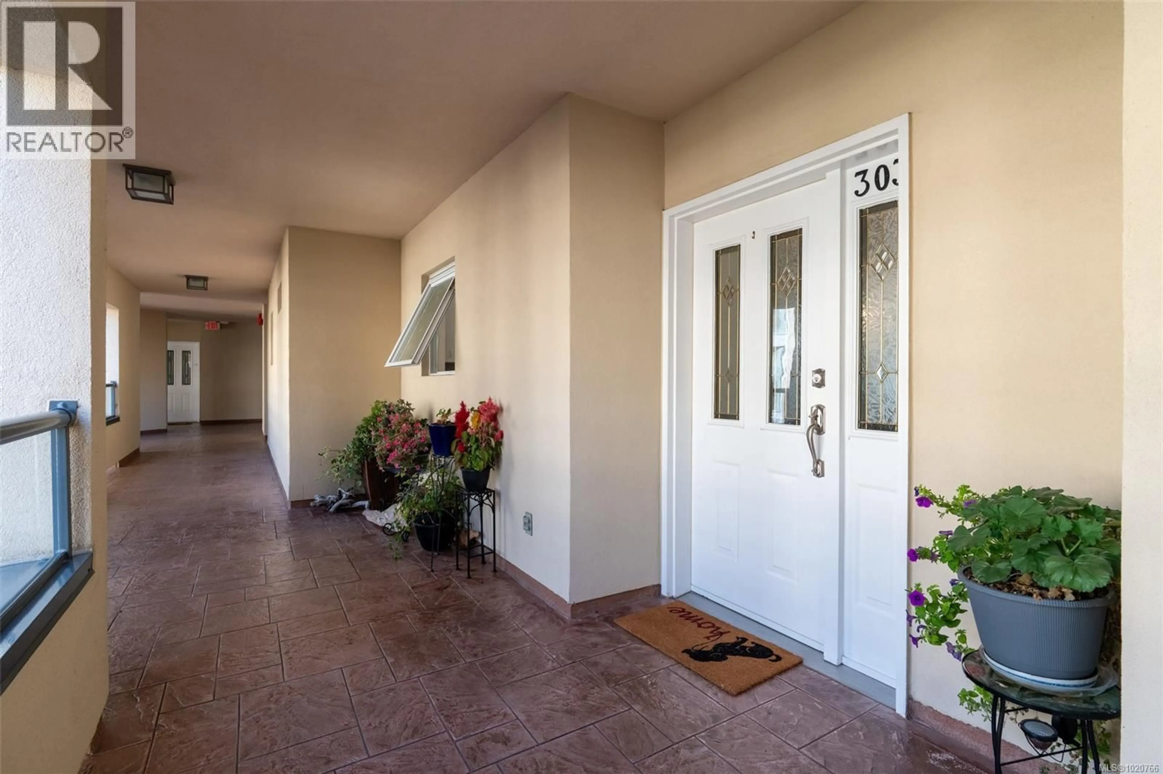 Indoor foyer for 303 - 50 SONGHEES ROAD, Victoria British Columbia V9A7J4