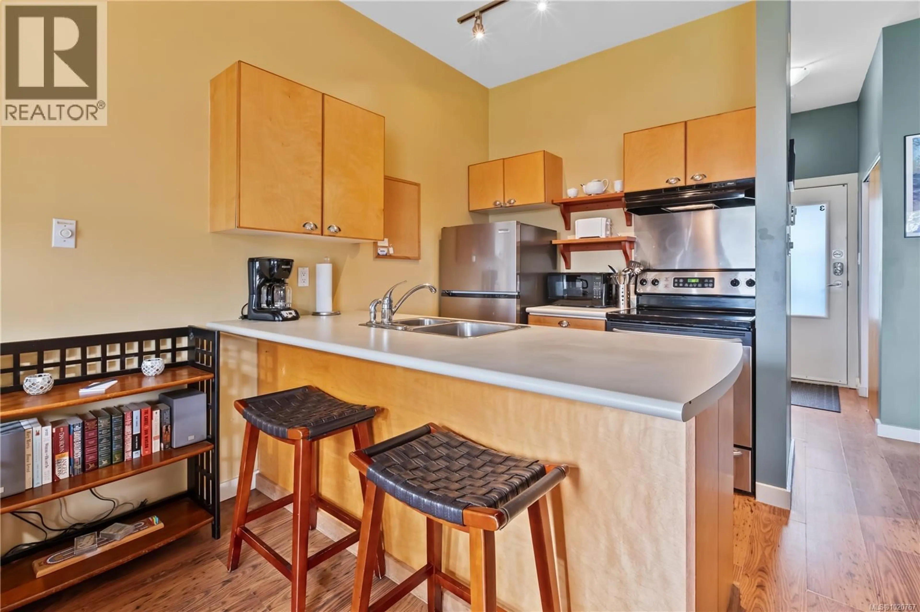 Standard kitchen, unknown for 103 - 230 MAIN STREET, Tofino British Columbia V0R2Z0