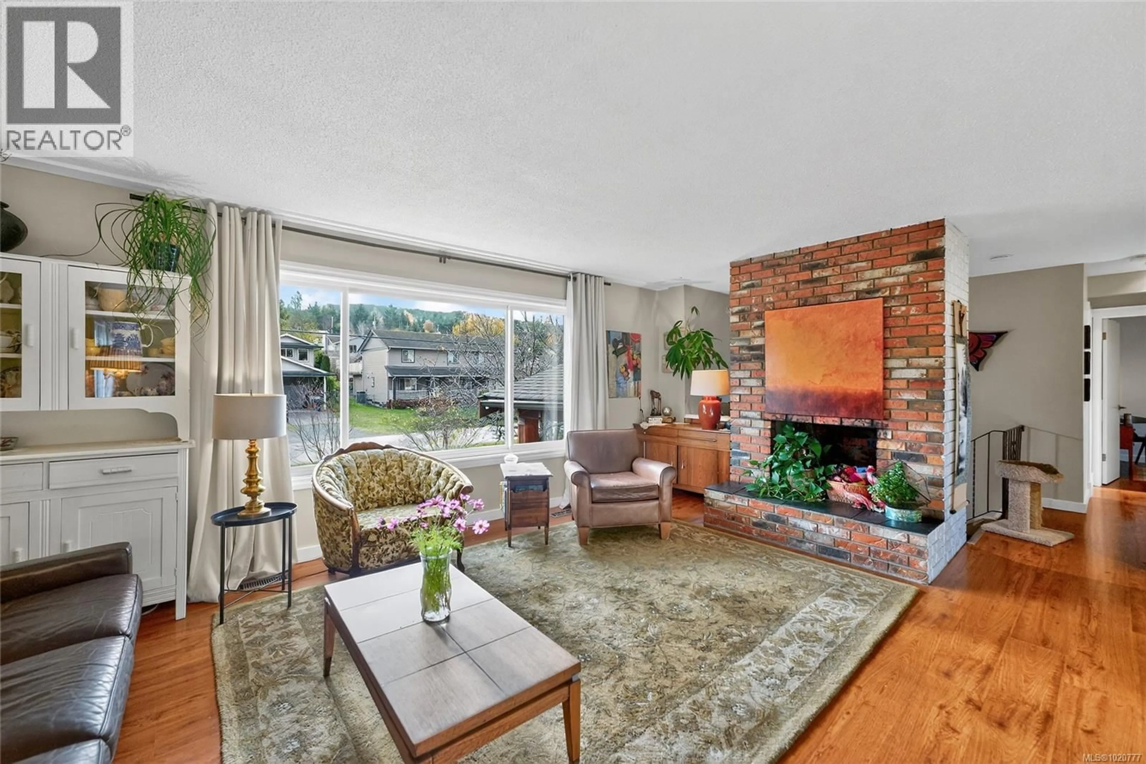 Living room with furniture, unknown for 7330 MILLARD DRIVE, Lantzville British Columbia V0R2H0