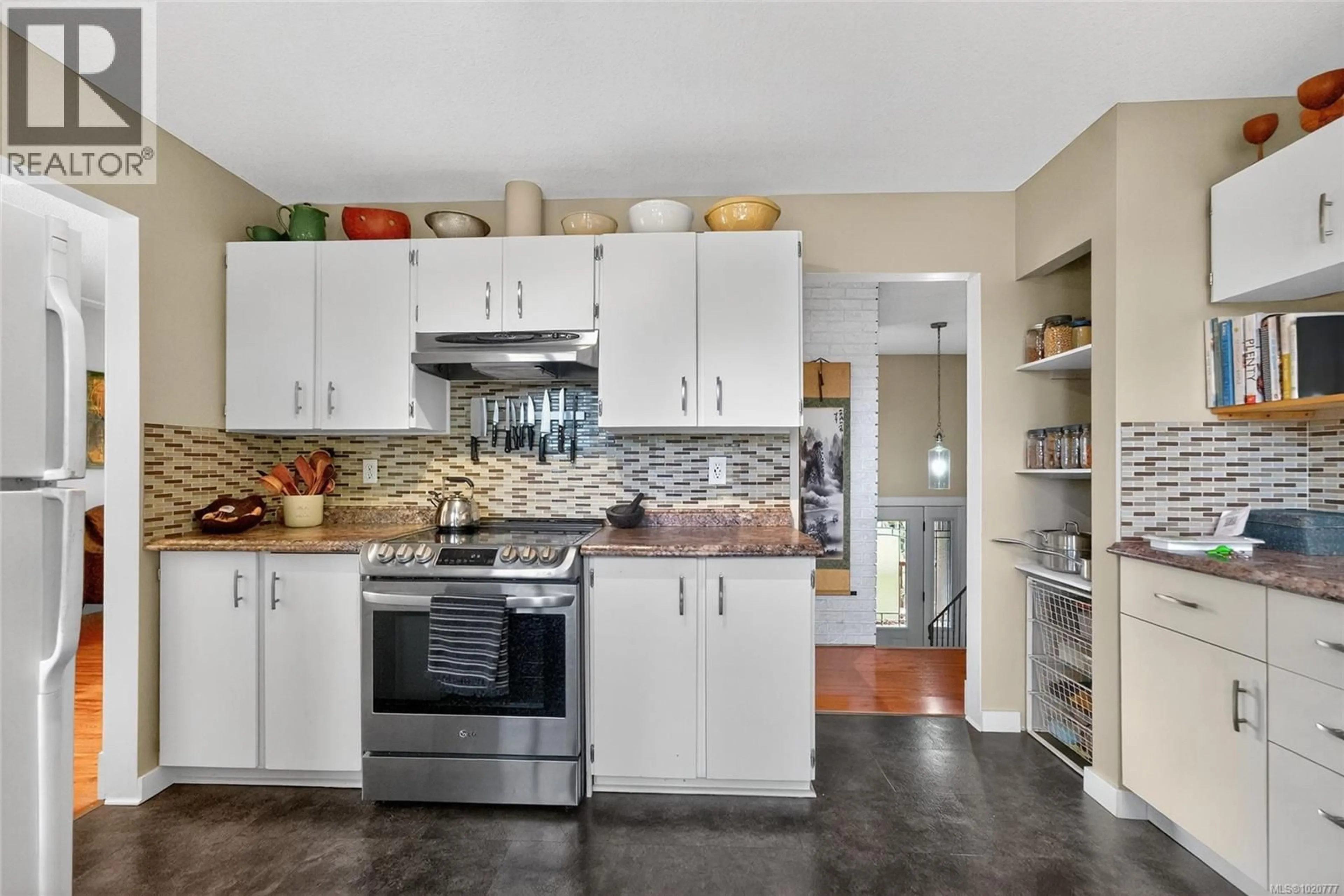 Open concept kitchen, ceramic/tile floor for 7330 MILLARD DRIVE, Lantzville British Columbia V0R2H0