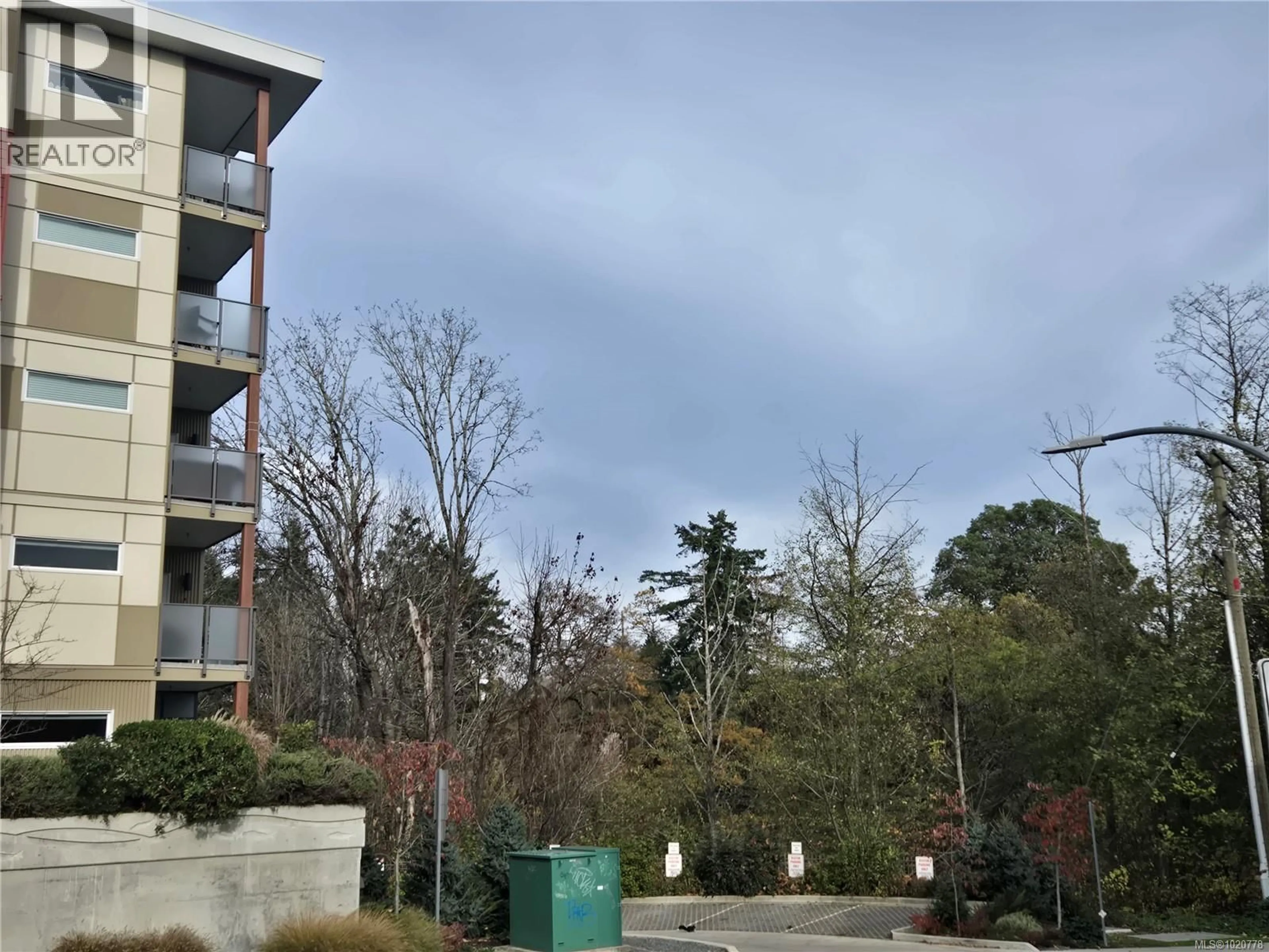 A pic from outside/outdoor area/front of a property/back of a property/a pic from drone, unknown for 506 - 20 BARSBY AVENUE, Nanaimo British Columbia V9R0K4