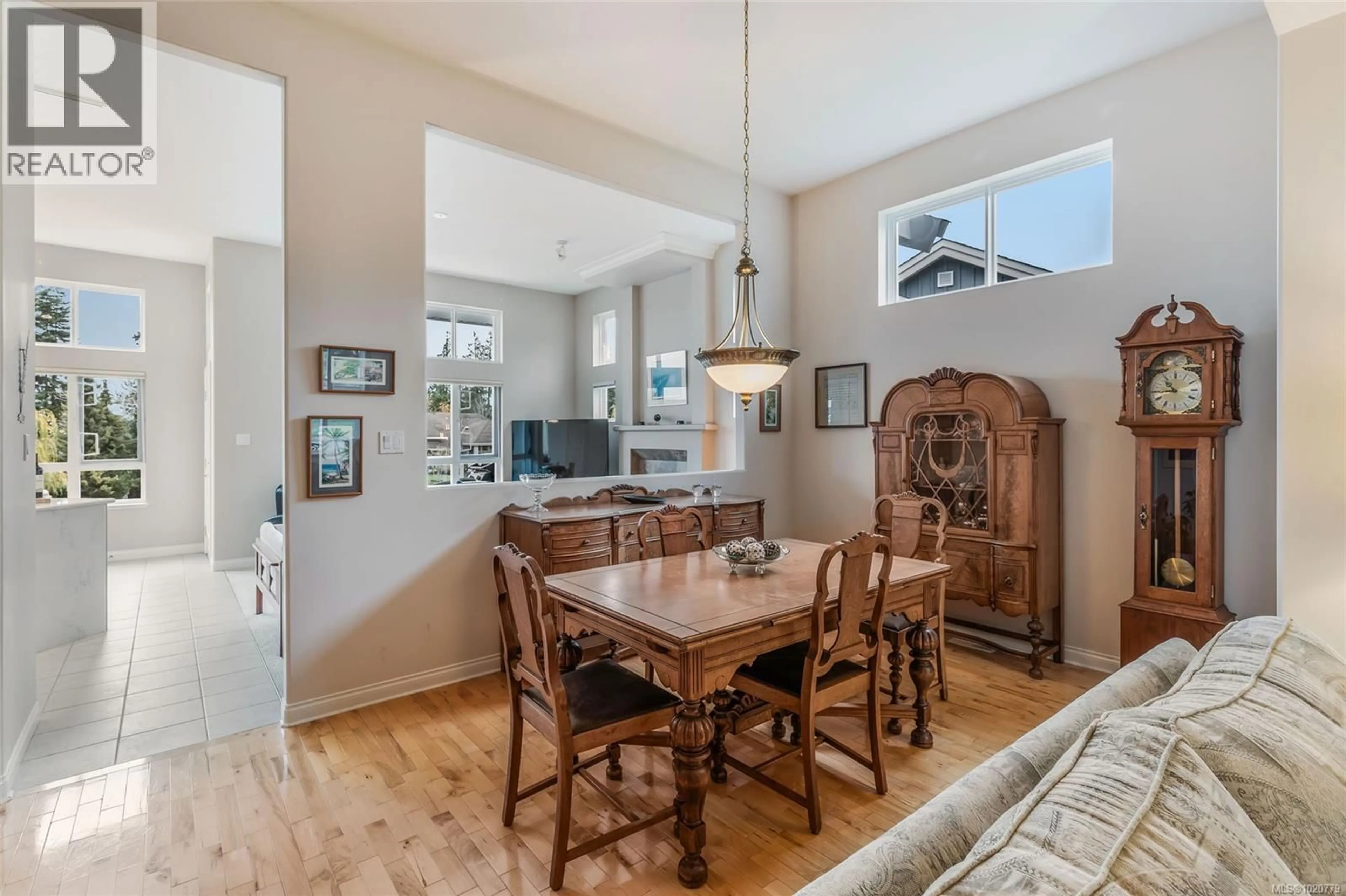 Dining room, wood/laminate floor for 1339 SATURNA DRIVE, Parksville British Columbia V2P2T9