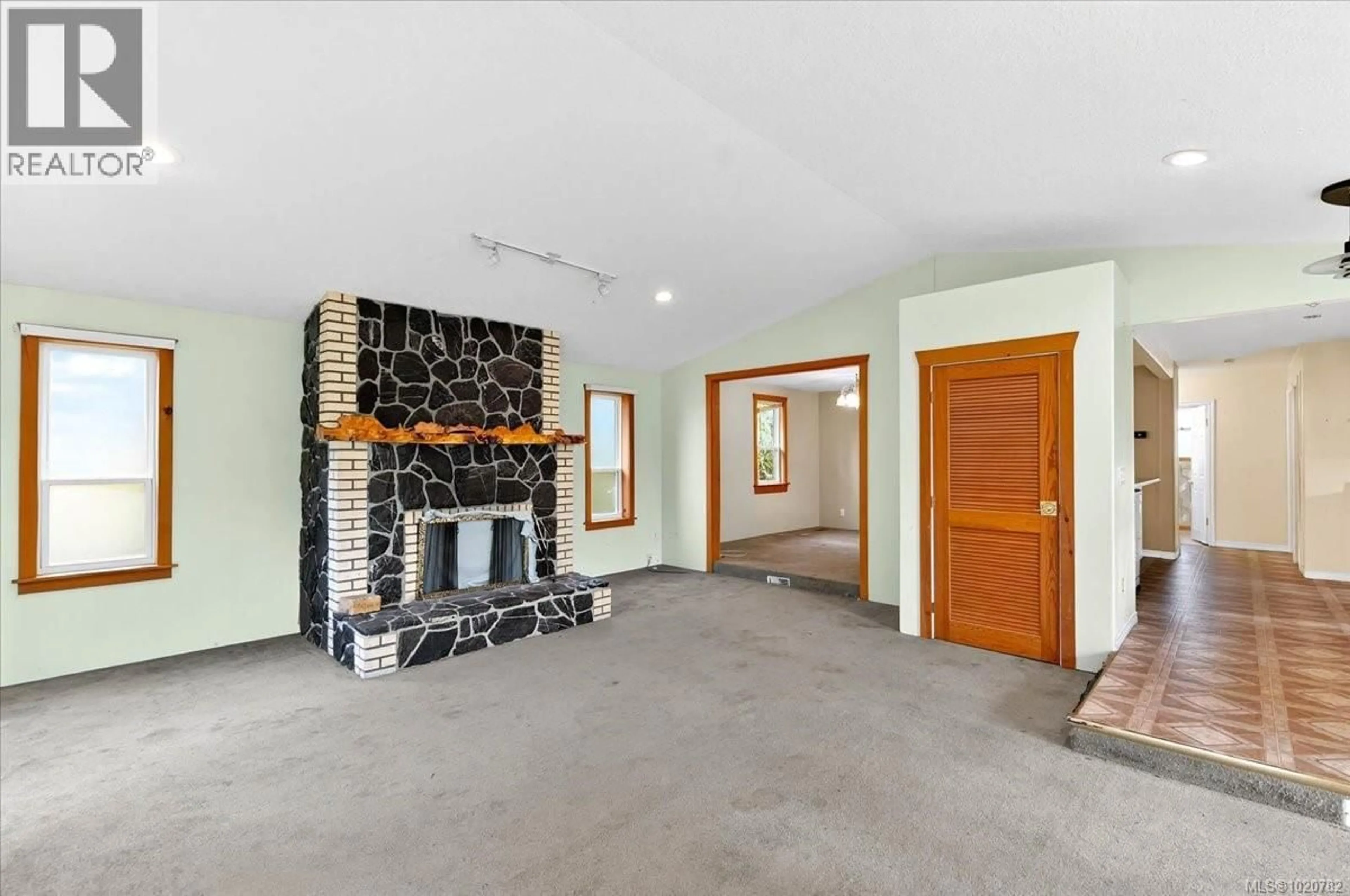 Indoor foyer for 6299 RENTON ROAD NORTH, Port Alberni British Columbia V9Y8S7