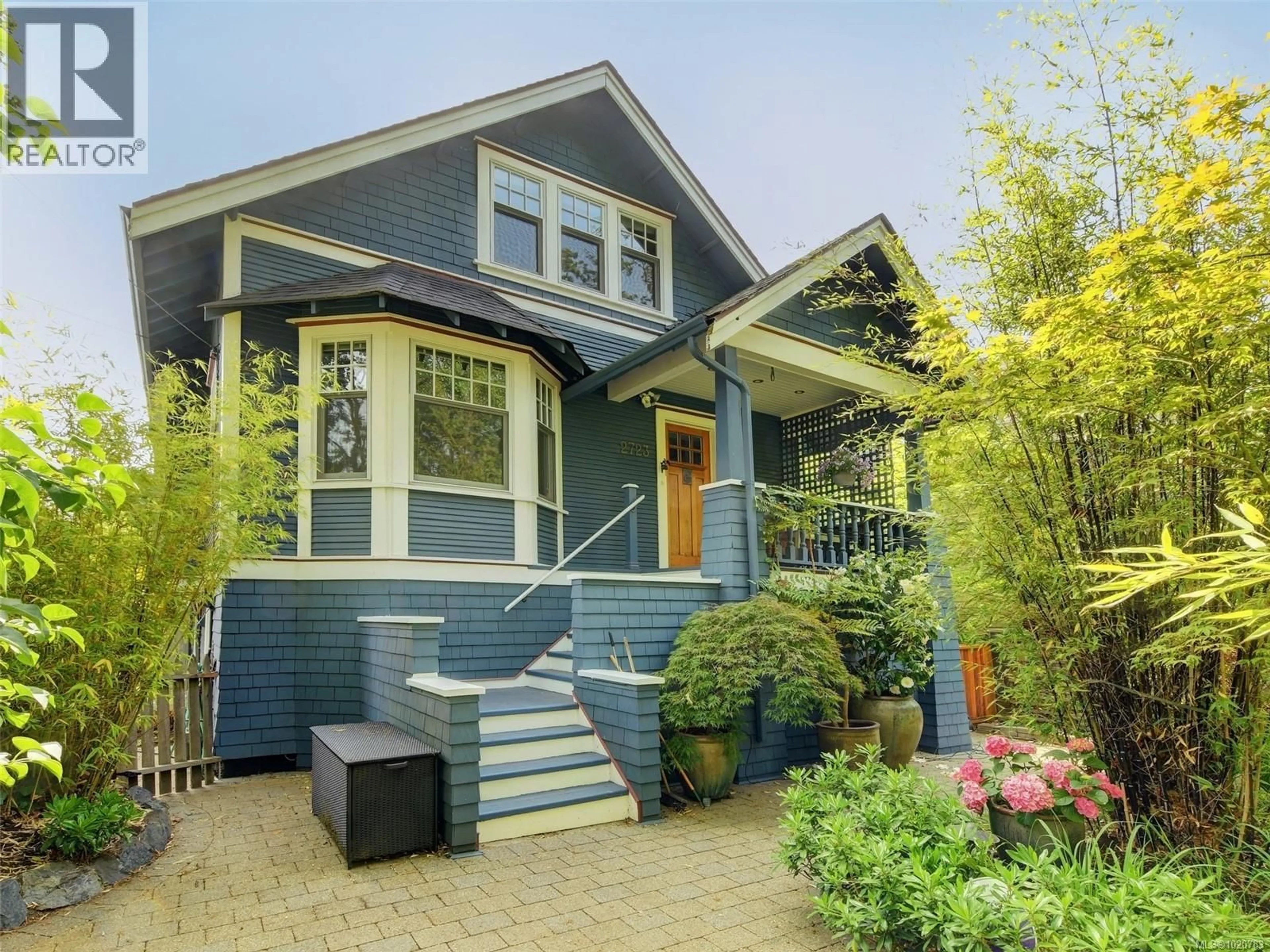 Home with vinyl exterior material, street for 2723 MT. STEPHEN AVENUE, Victoria British Columbia V8T3L8
