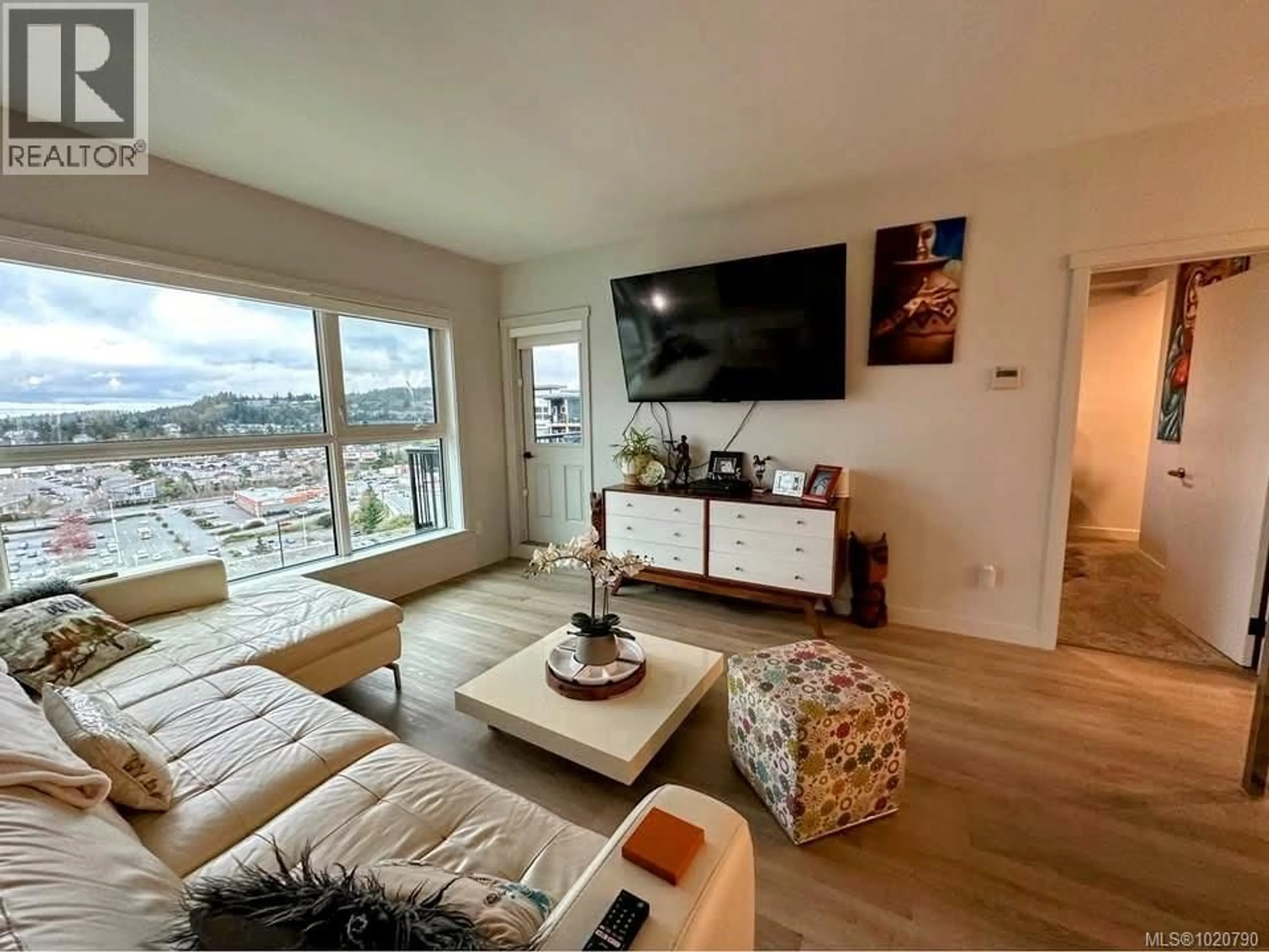 Living room with furniture, unknown for 606 - 2465 GATEWAY ROAD, Langford British Columbia V9B5X3