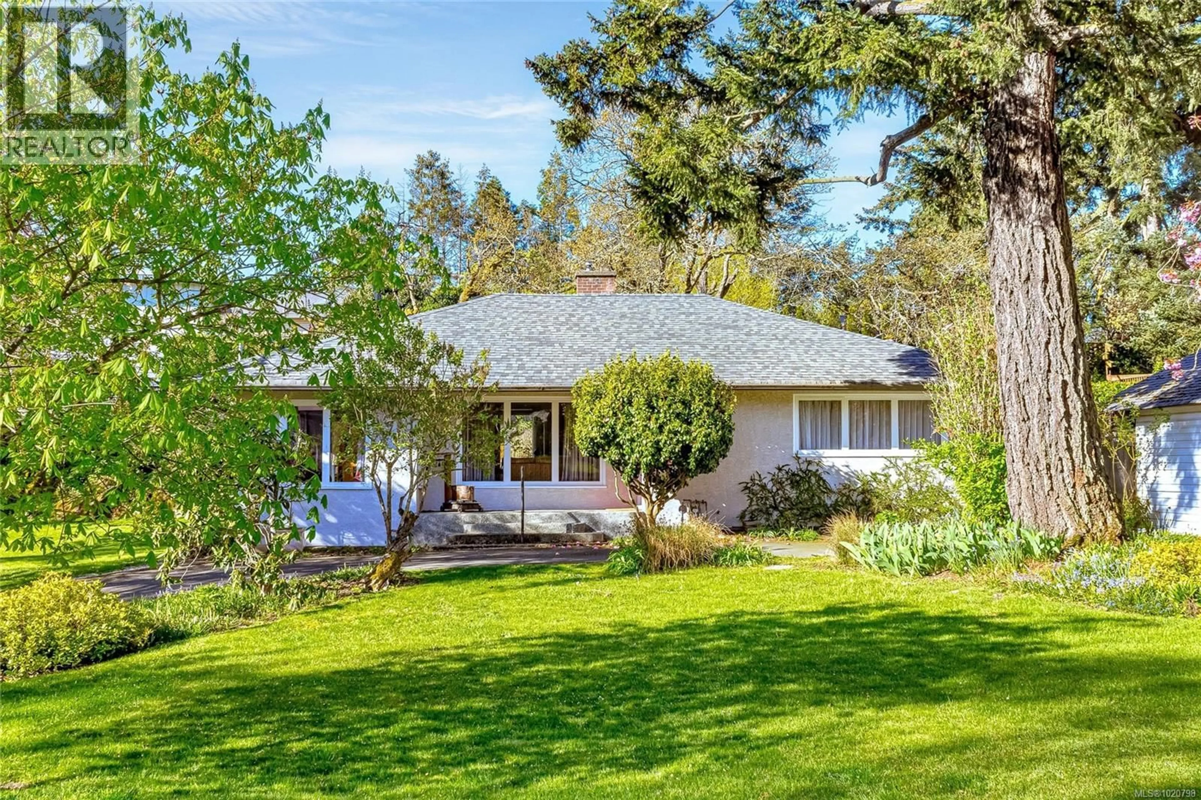 Home with vinyl exterior material, water/lake/river/ocean view for 886 CUNNINGHAM ROAD, Esquimalt British Columbia V9A4M6