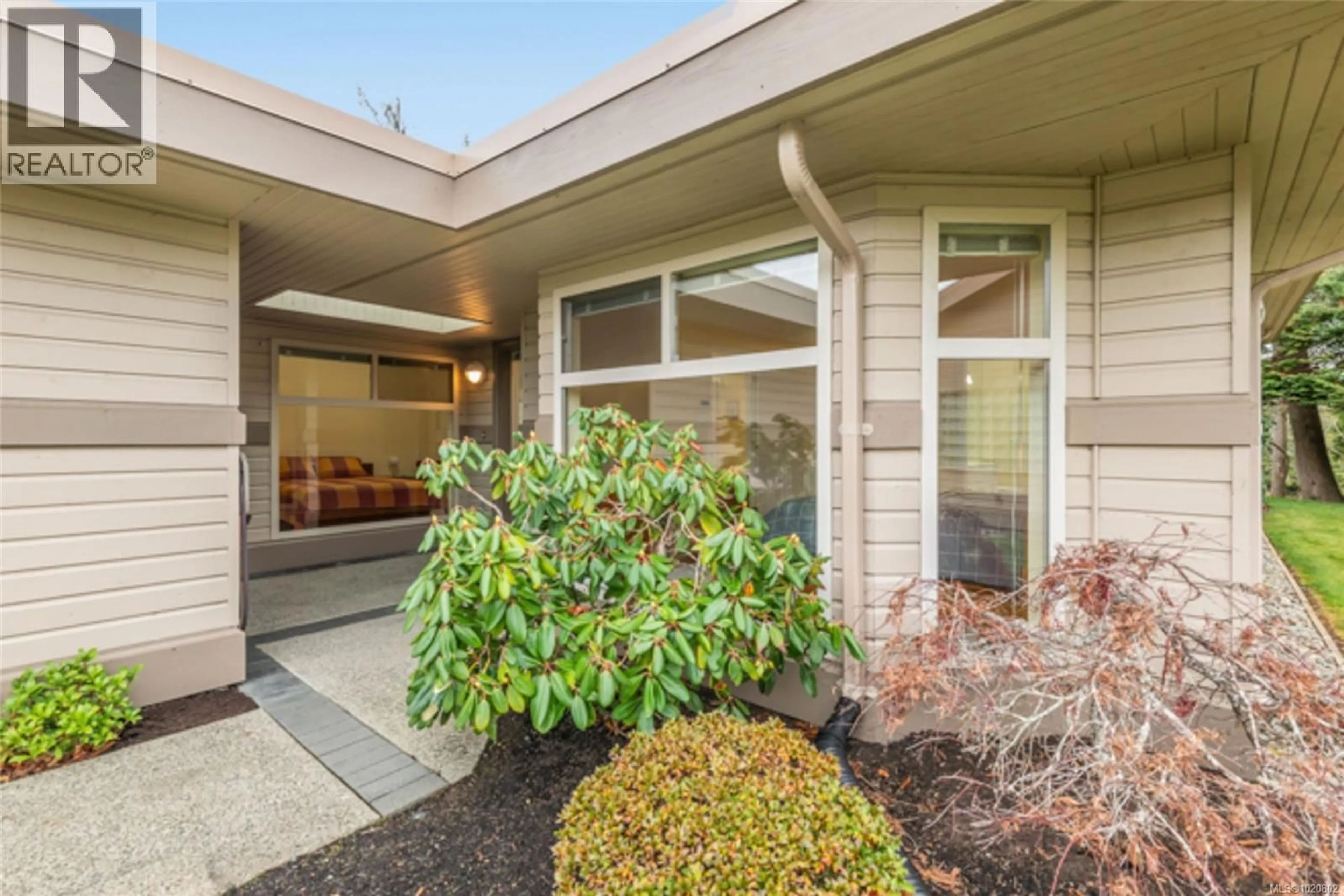 Unknown for 910 LAKES BOULEVARD, French Creek British Columbia V9P2B8