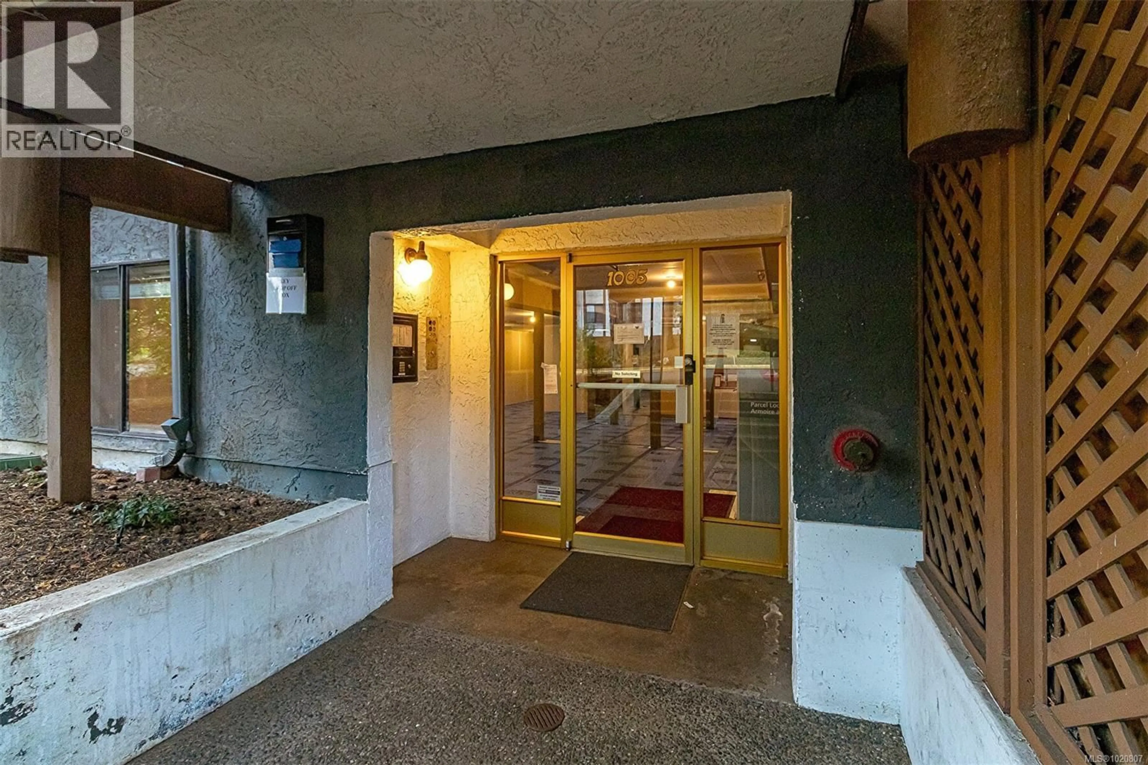 Indoor foyer for 419 - 1005 MCKENZIE AVENUE, Saanich British Columbia V8X4A9