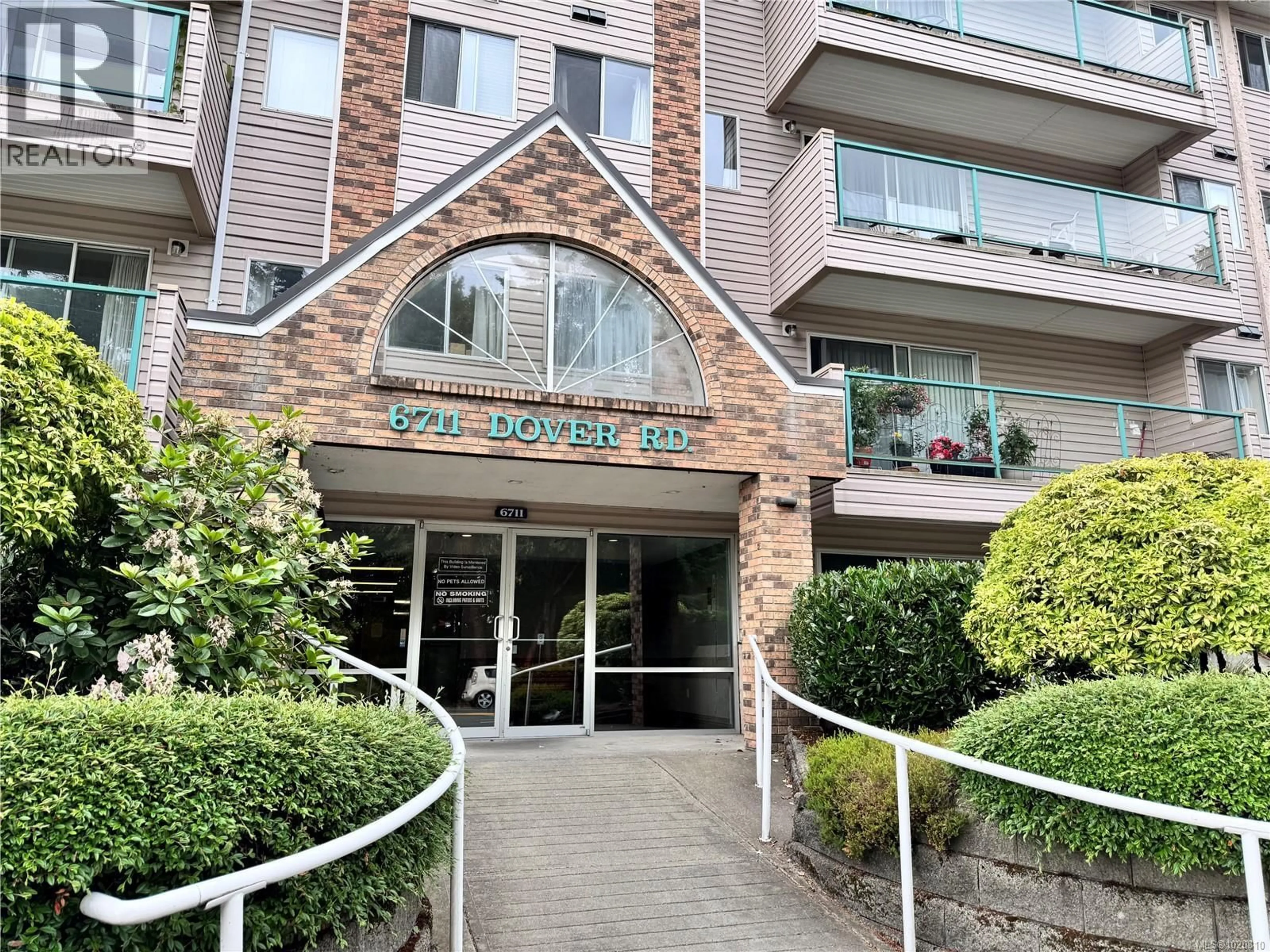 Indoor foyer for 130 - 6711 DOVER ROAD, Nanaimo British Columbia V9V1L9