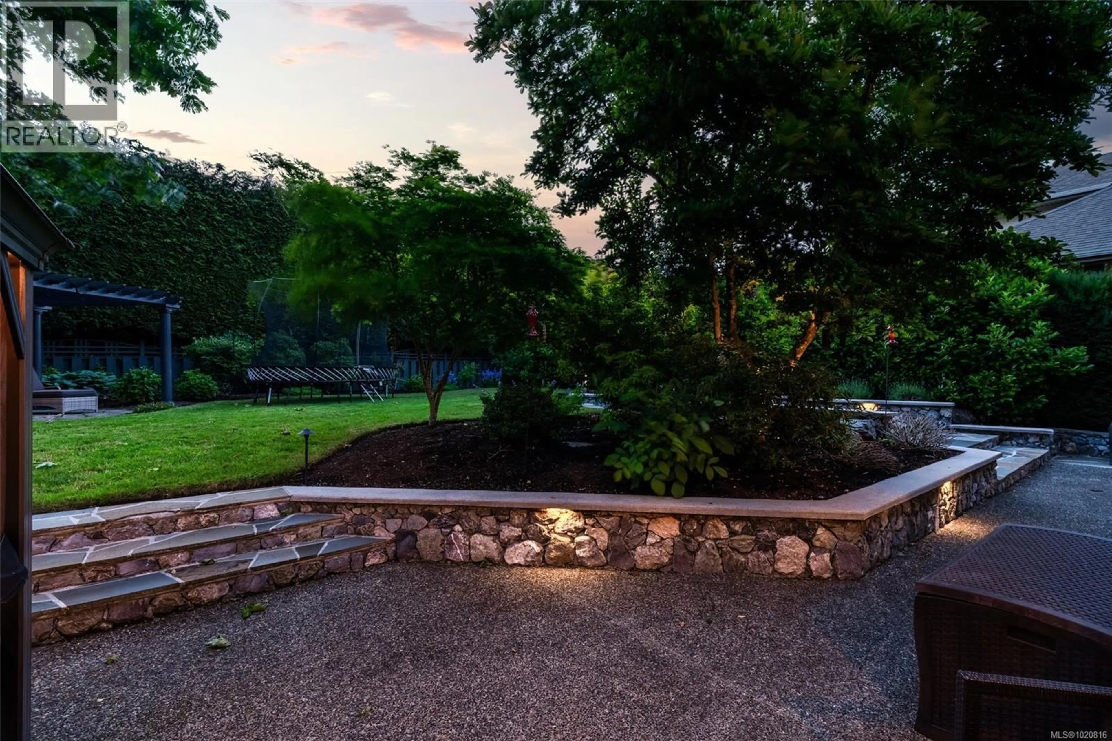 Patio, water/lake/river/ocean view for 2013 FERNDALE ROAD, Saanich British Columbia V8N2Y4