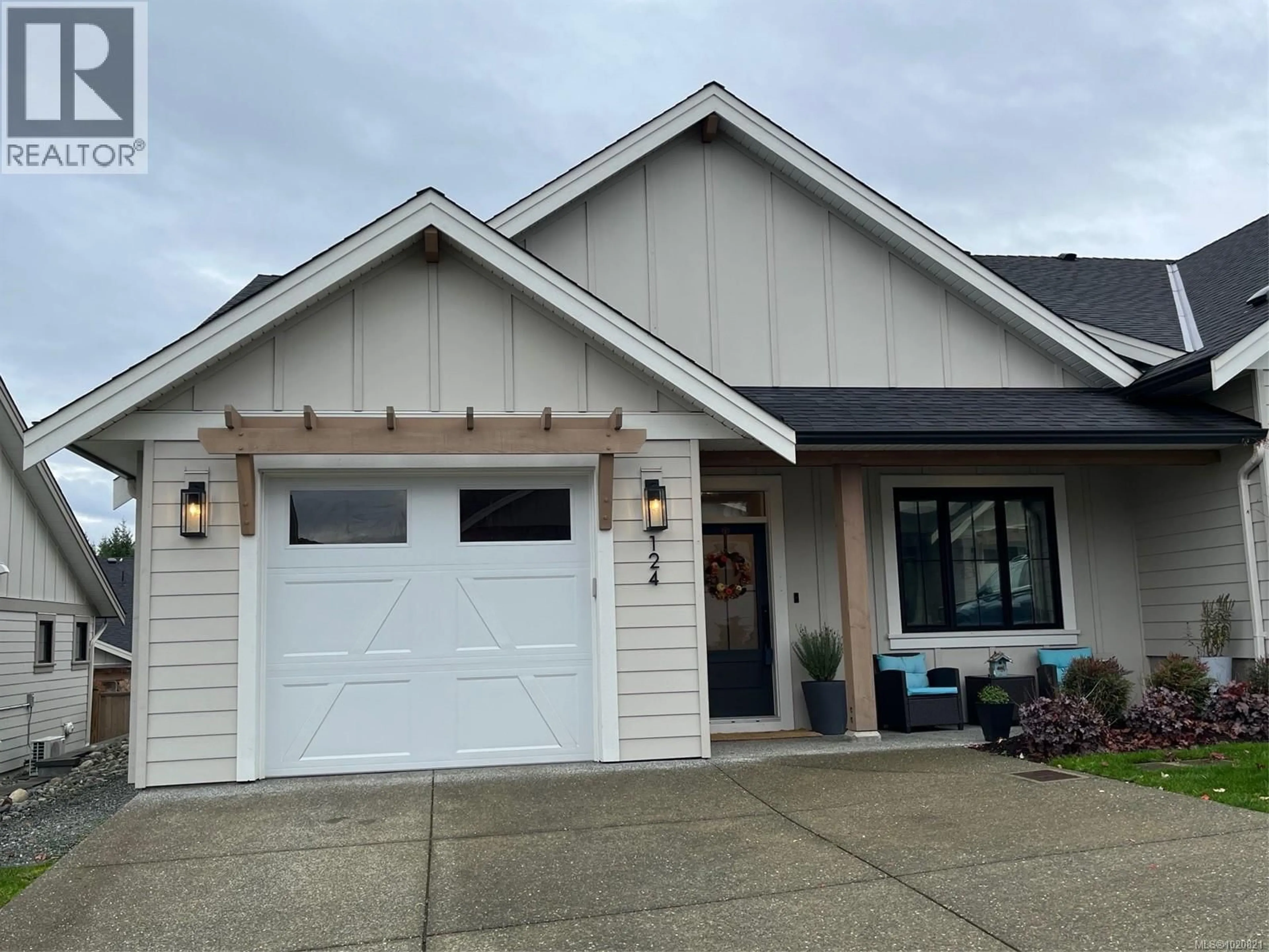 Home with vinyl exterior material, street for 124 - 4098 BUCKSTONE ROAD, Courtenay British Columbia V9N0H2