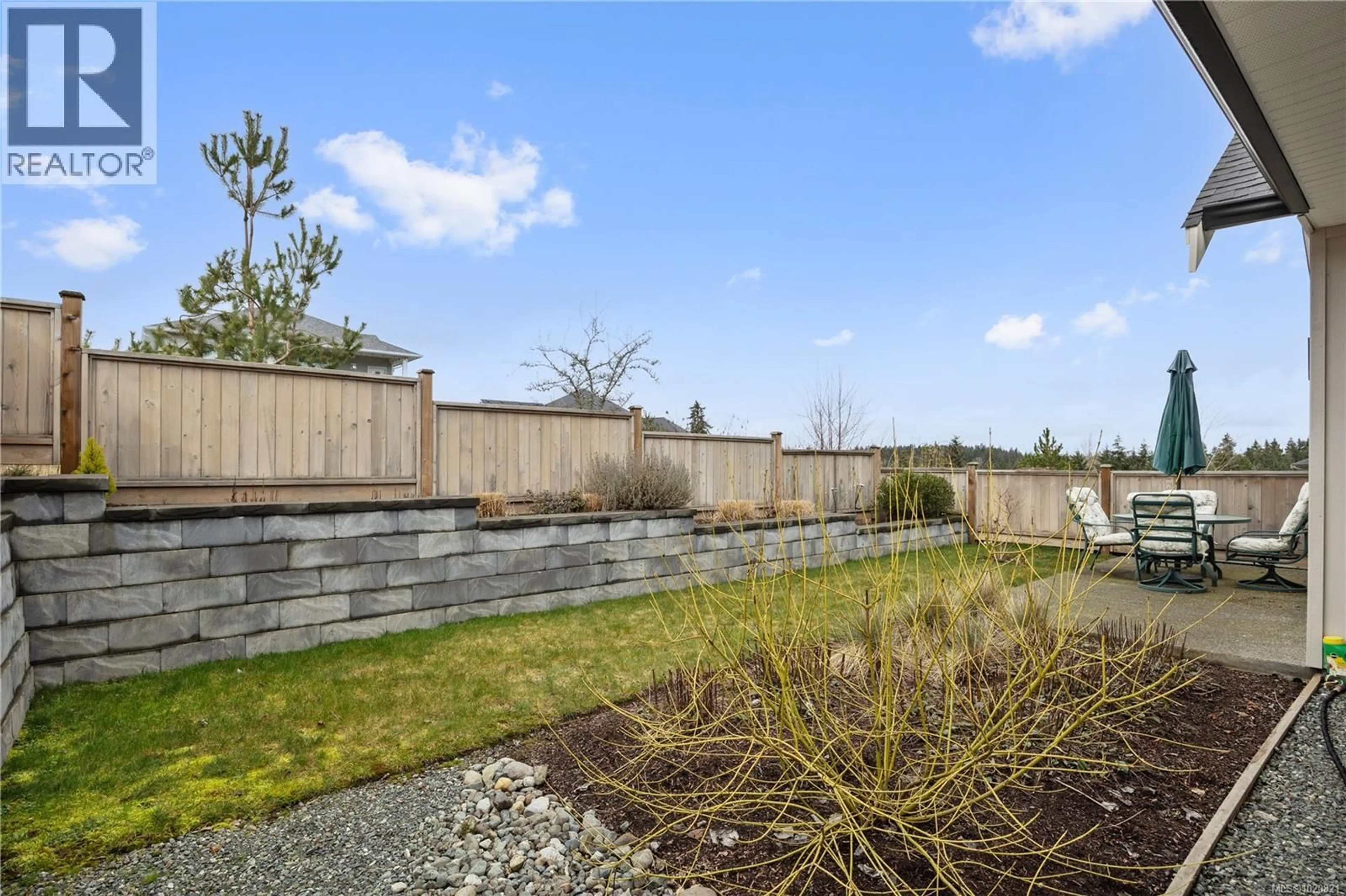 Patio, street for 124 - 4098 BUCKSTONE ROAD, Courtenay British Columbia V9N0H2