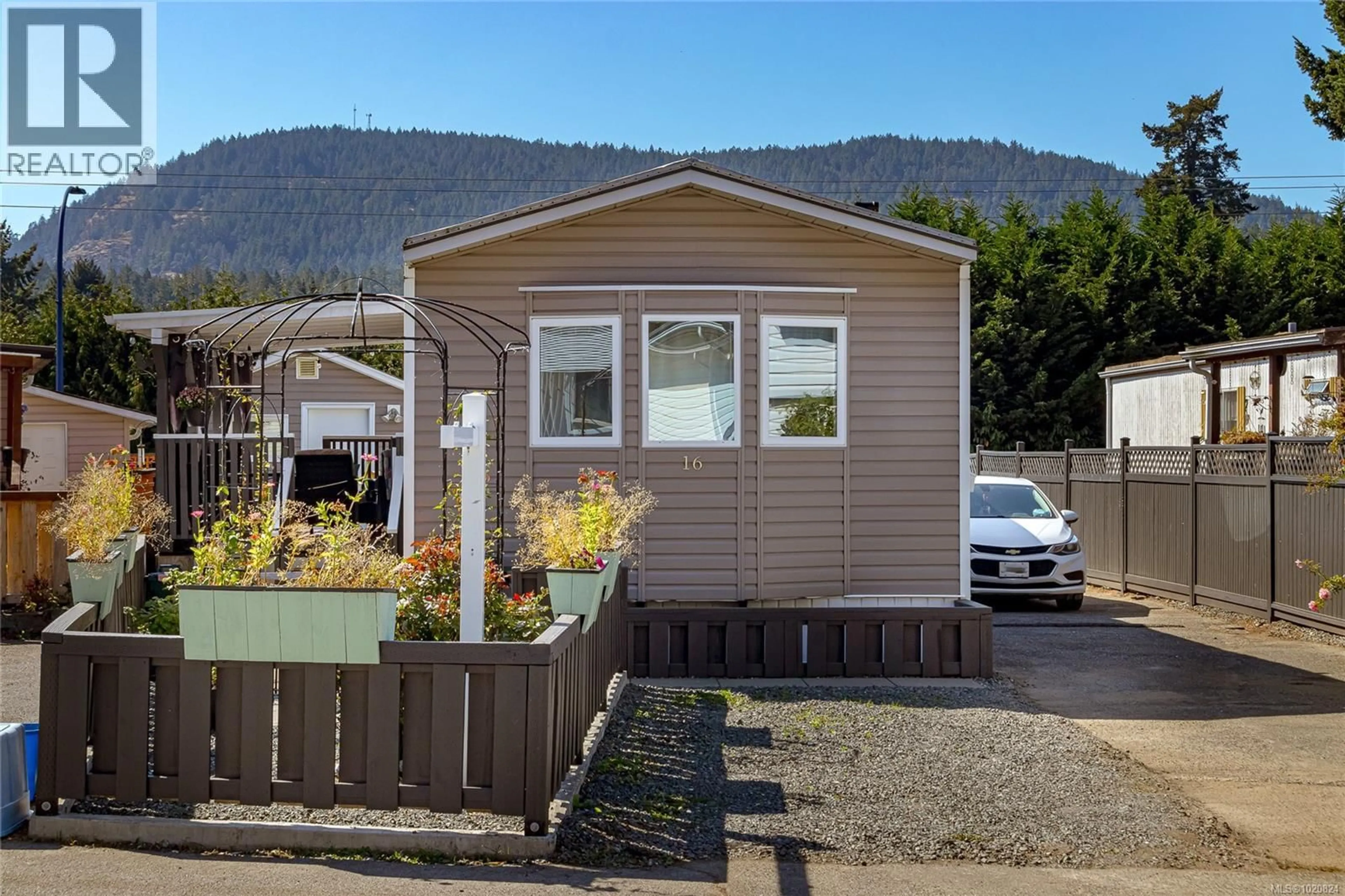 Home with vinyl exterior material, street for 16 - 2847 SOOKE LAKE ROAD, Langford British Columbia V9B4P8