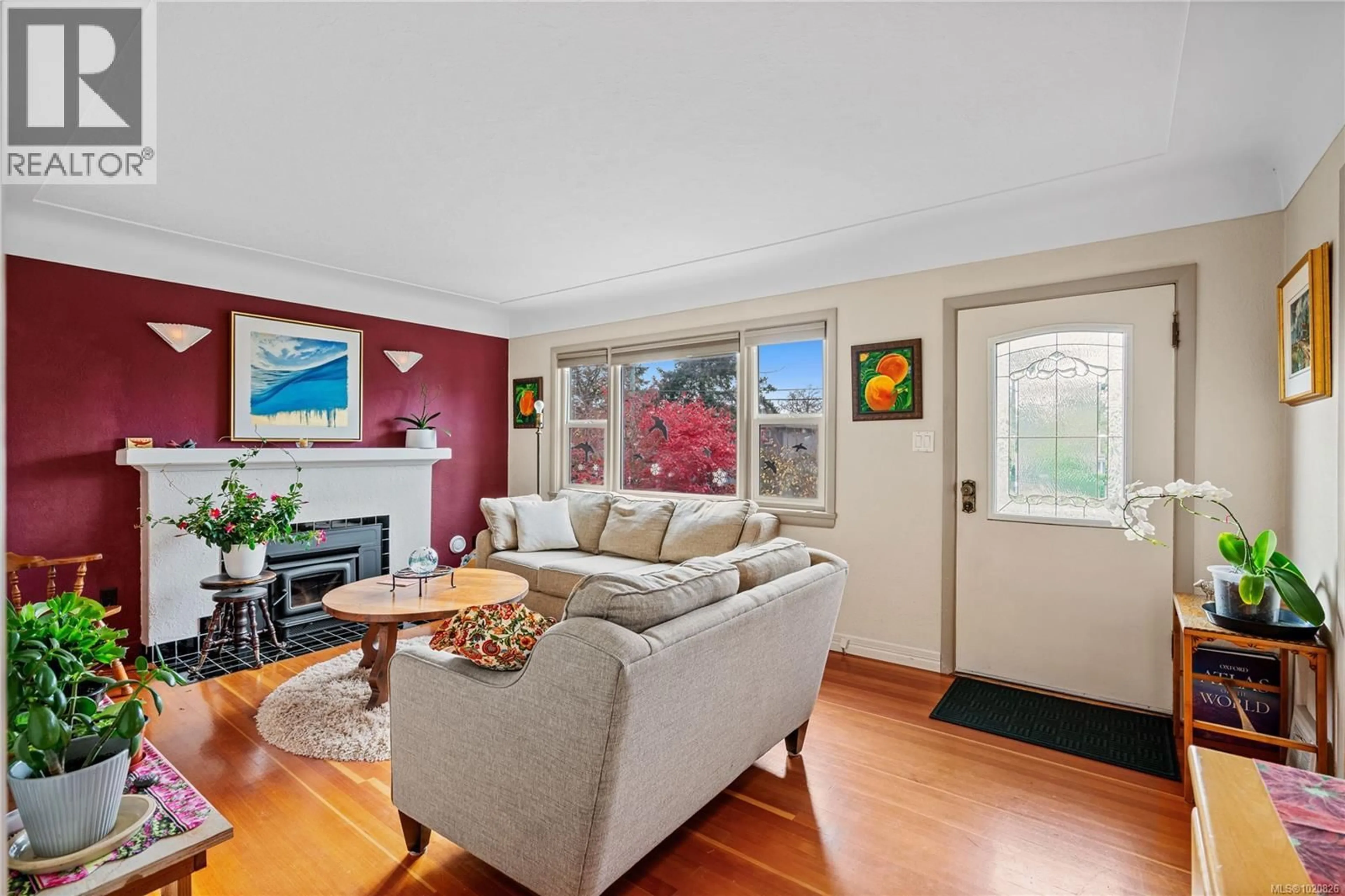 Living room with furniture, unknown for 4029 CAREY ROAD, Saanich British Columbia V8Z4E7