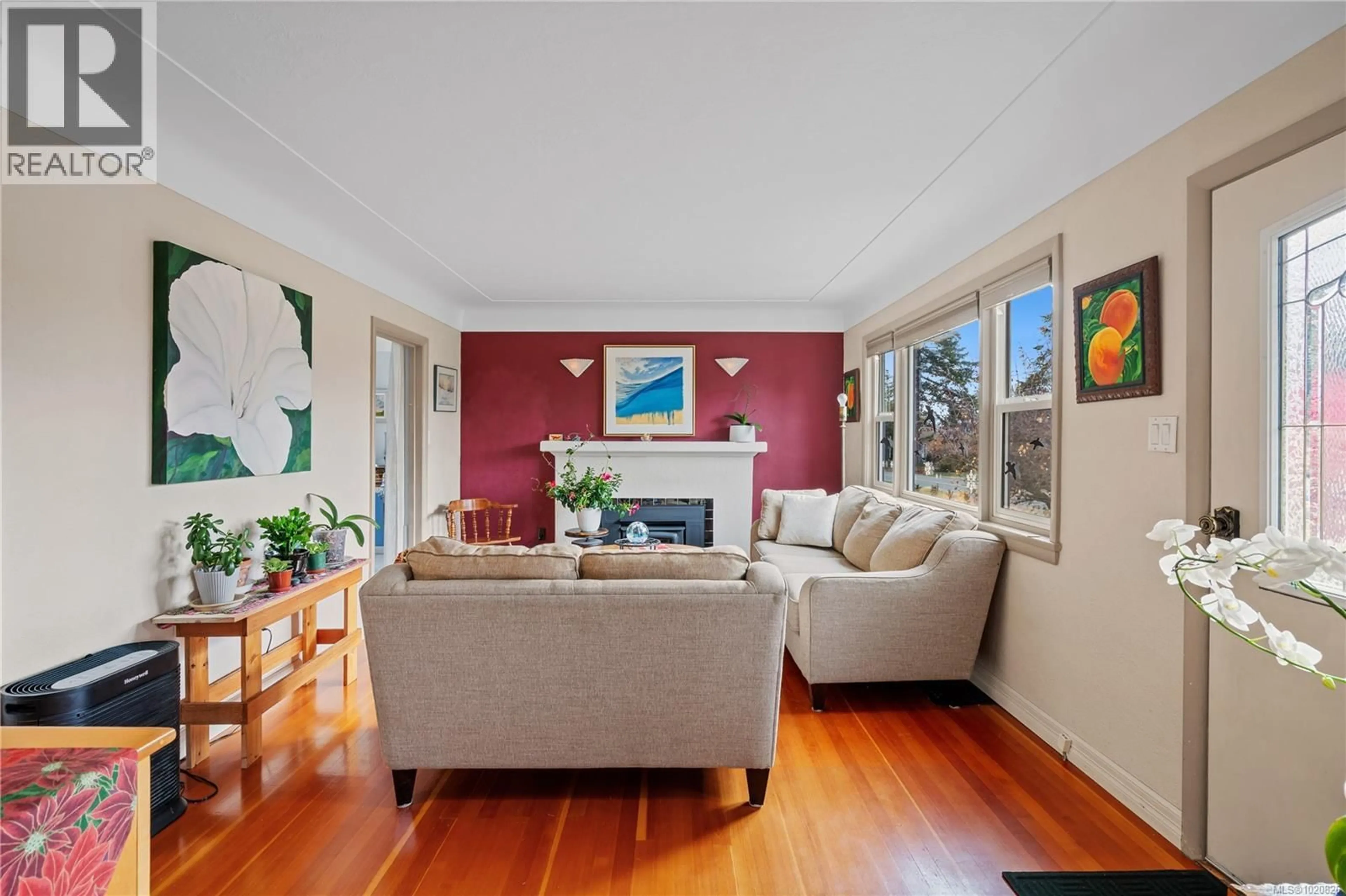 Living room with furniture, wood/laminate floor for 4029 CAREY ROAD, Saanich British Columbia V8Z4E7