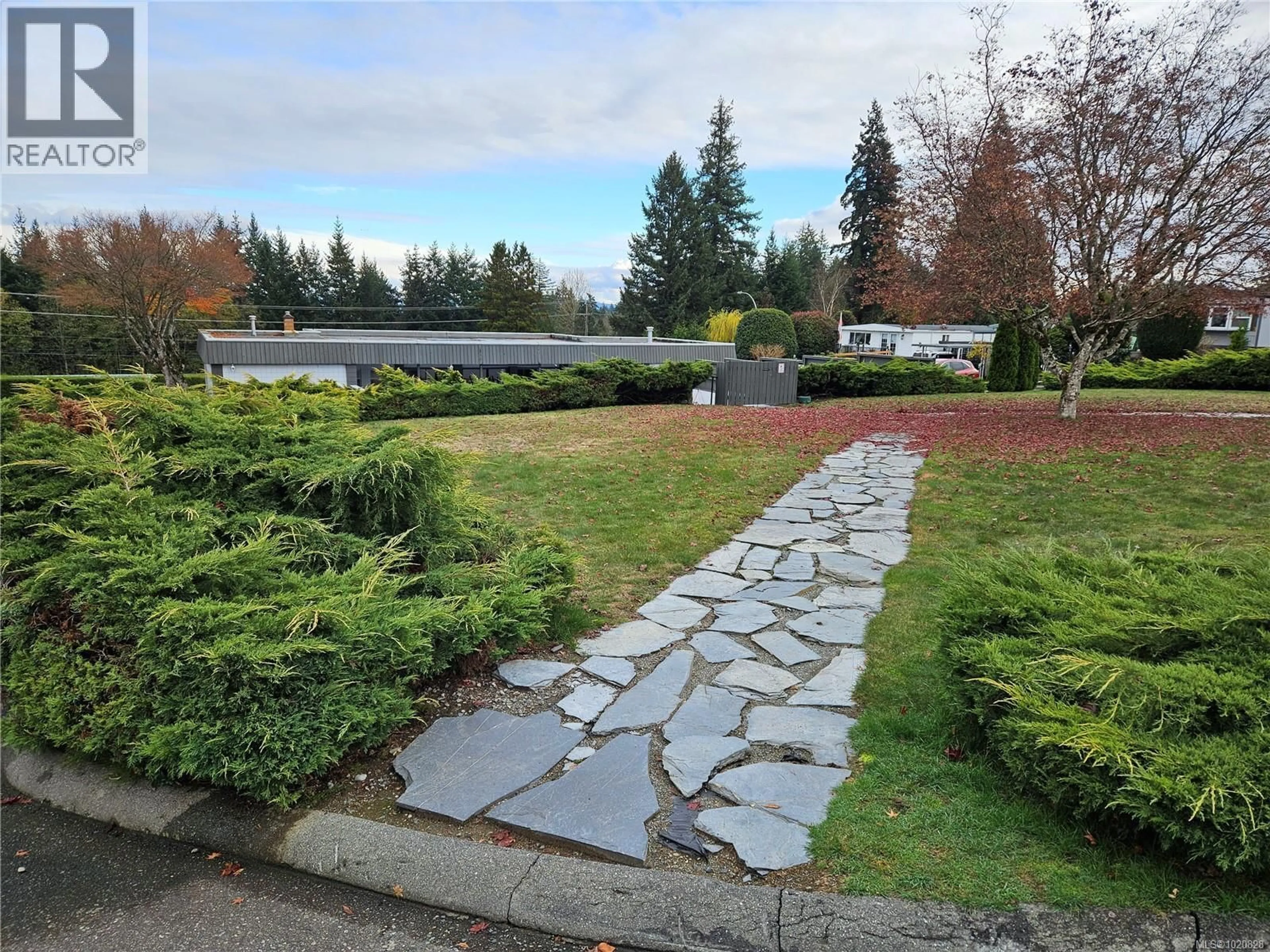 A pic from outside/outdoor area/front of a property/back of a property/a pic from drone, unknown for 26 - 10980 WESTDOWNE ROAD, Ladysmith British Columbia V9G1X2