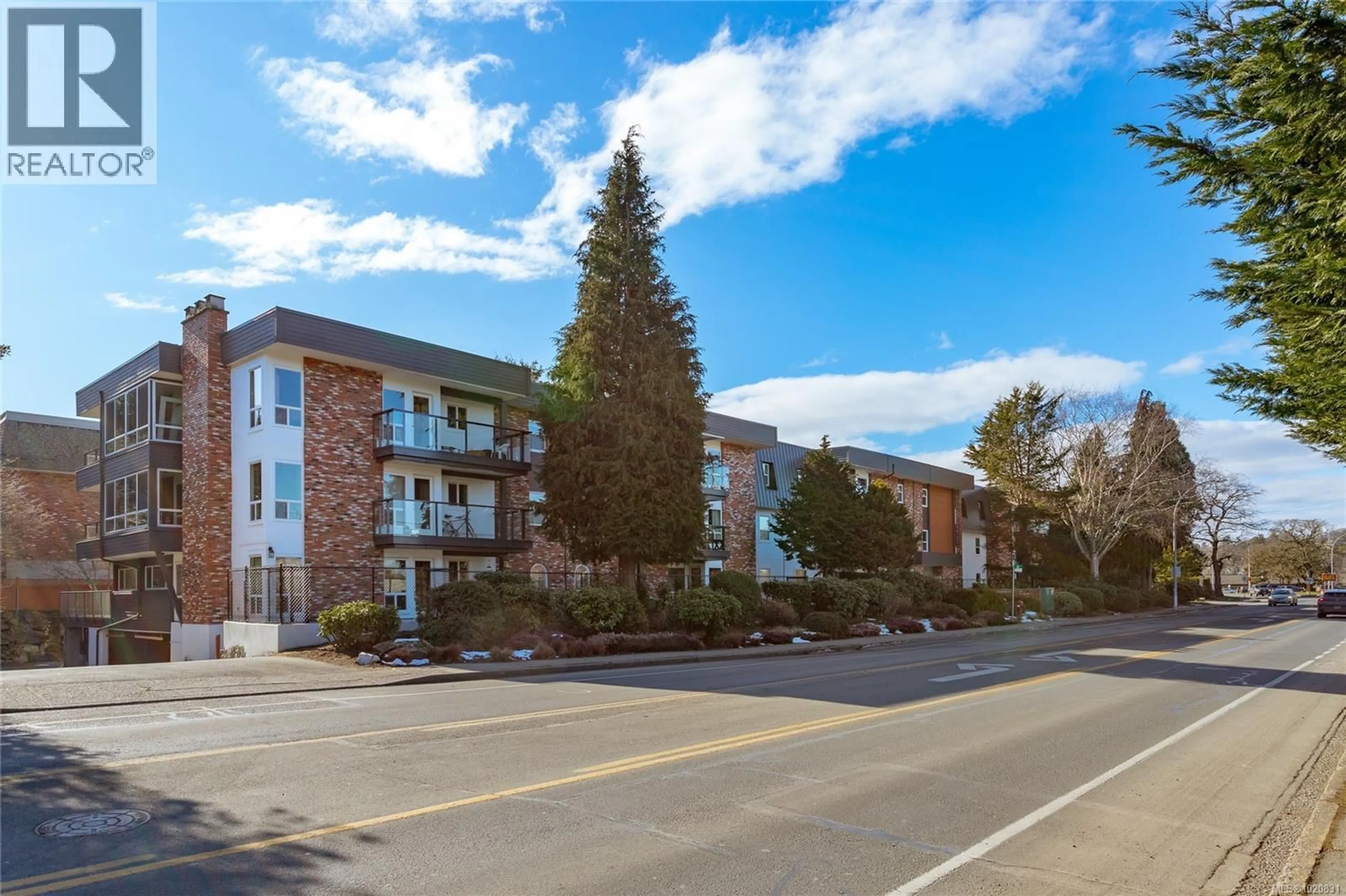 Unknown for 203 - 1725 CEDAR HILL CROSS ROAD EAST, Saanich British Columbia V8P2P8