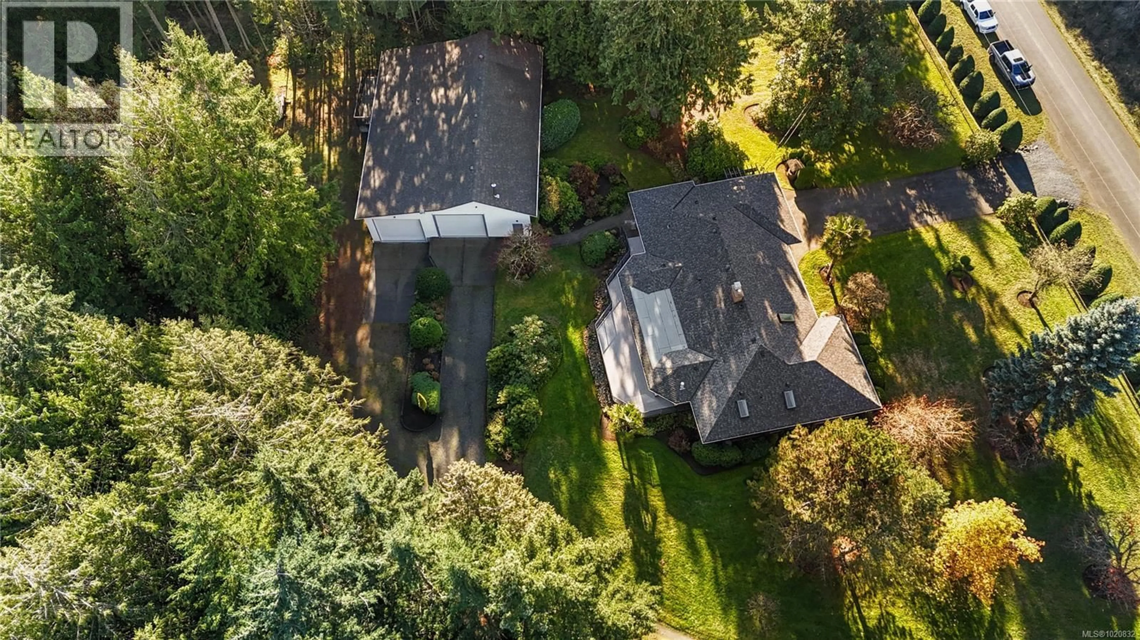 A pic from outside/outdoor area/front of a property/back of a property/a pic from drone, unknown for 3355 GREY MANOR ROAD, Cobble Hill British Columbia V8H0C8