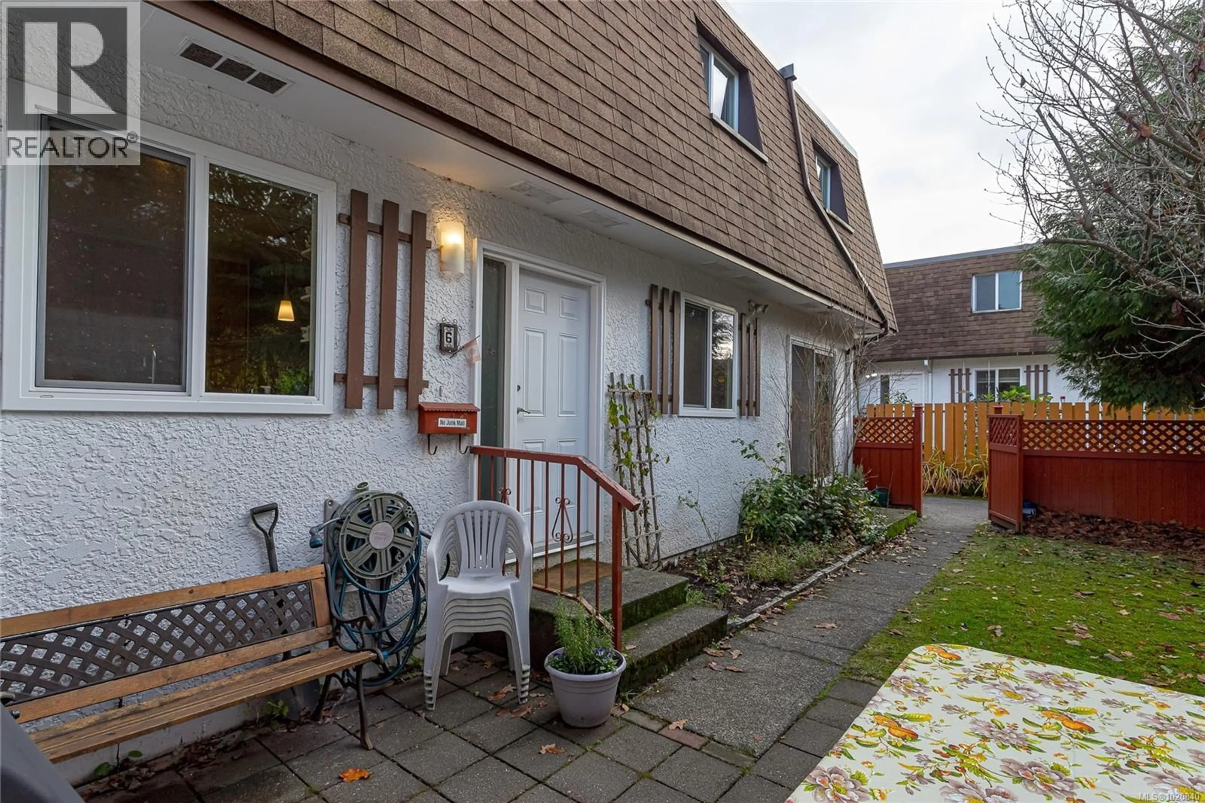 Patio, street for 6 - 9 BUTTERTUBS DRIVE, Nanaimo British Columbia V9R3X8