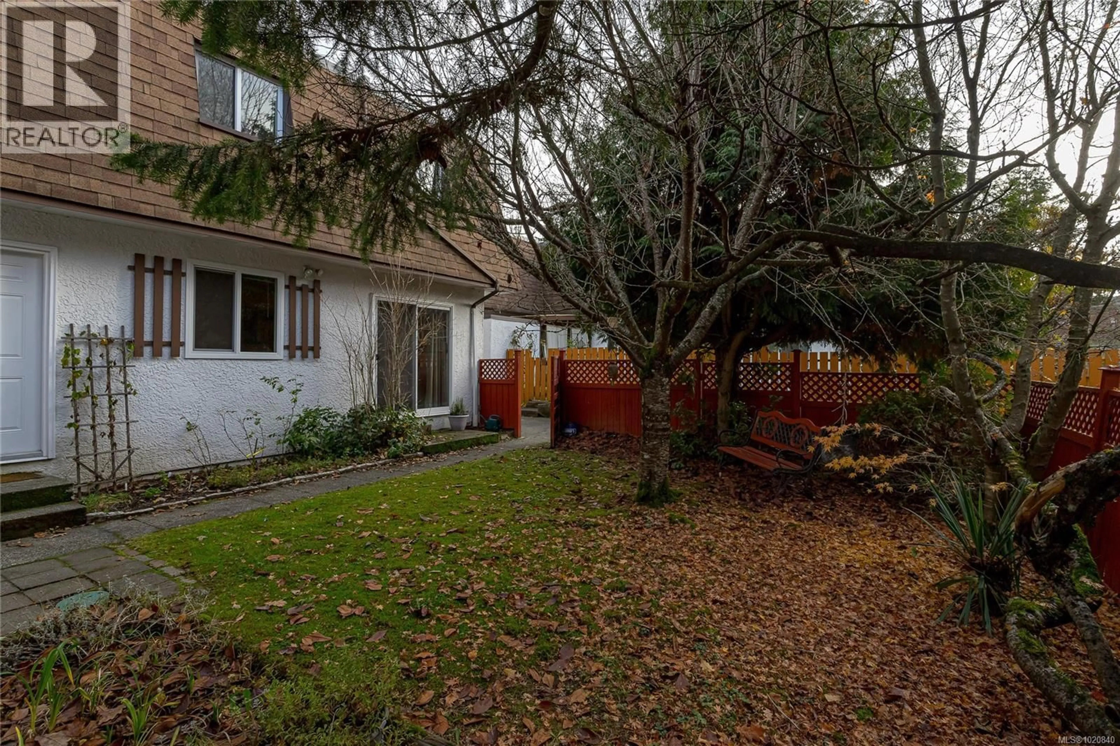 Patio, street for 6 - 9 BUTTERTUBS DRIVE, Nanaimo British Columbia V9R3X8