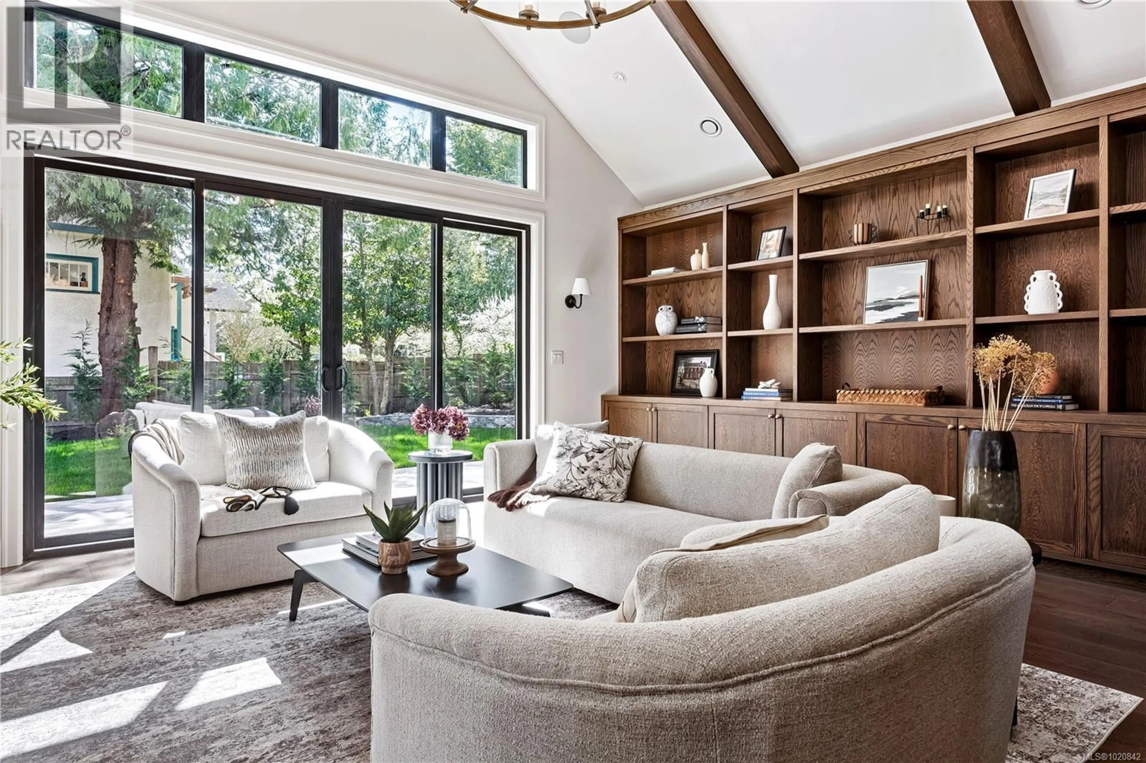 Living room with furniture, wood/laminate floor for 2189 BEAVERBROOKE STREET, Oak Bay British Columbia V8S2W1