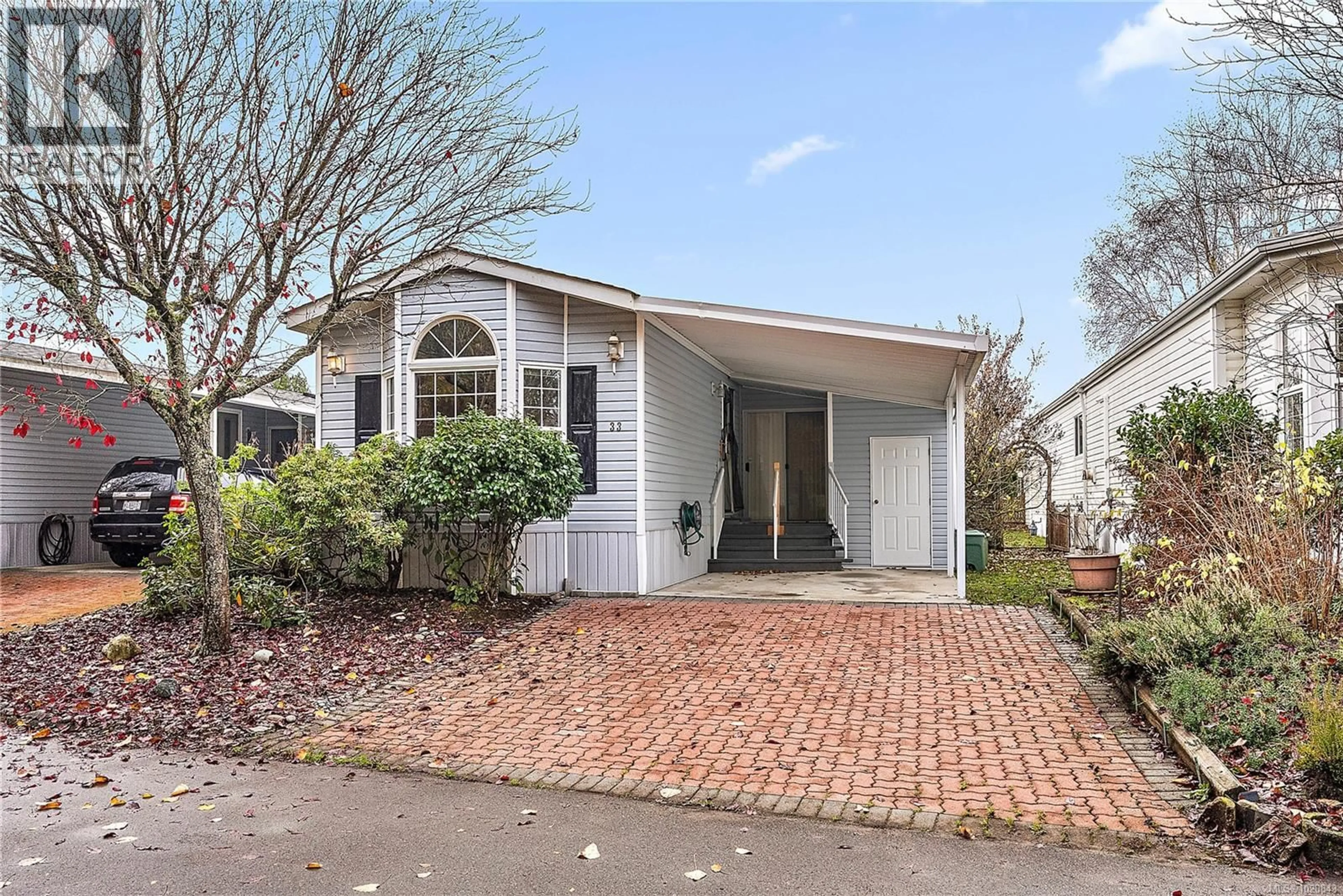 Home with vinyl exterior material, street for 33 - 7401 CENTRAL SAANICH ROAD, Central Saanich British Columbia V8M2B5