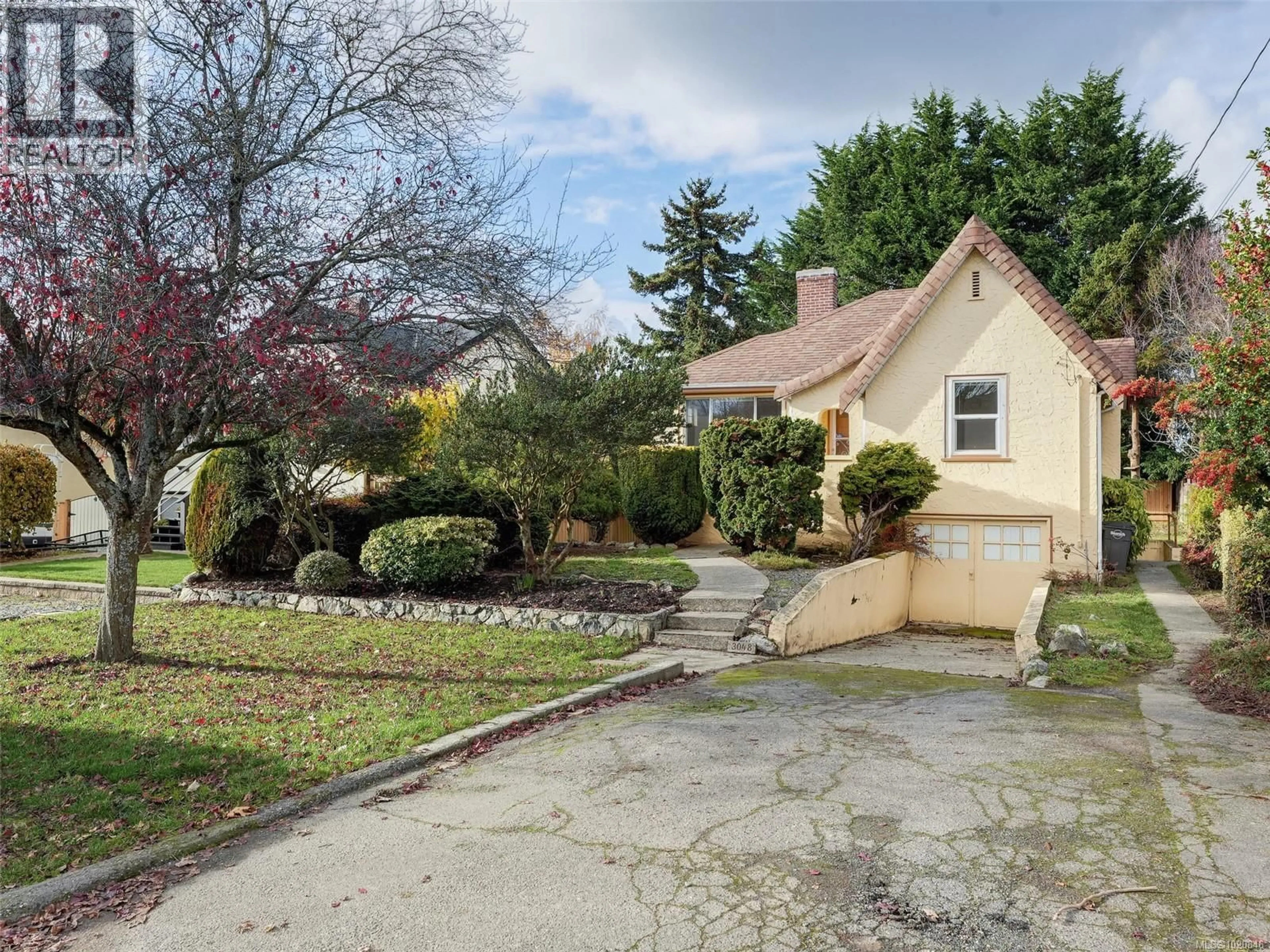 A pic from outside/outdoor area/front of a property/back of a property/a pic from drone, street for 3048 EARL GREY STREET, Saanich British Columbia V9A1W7