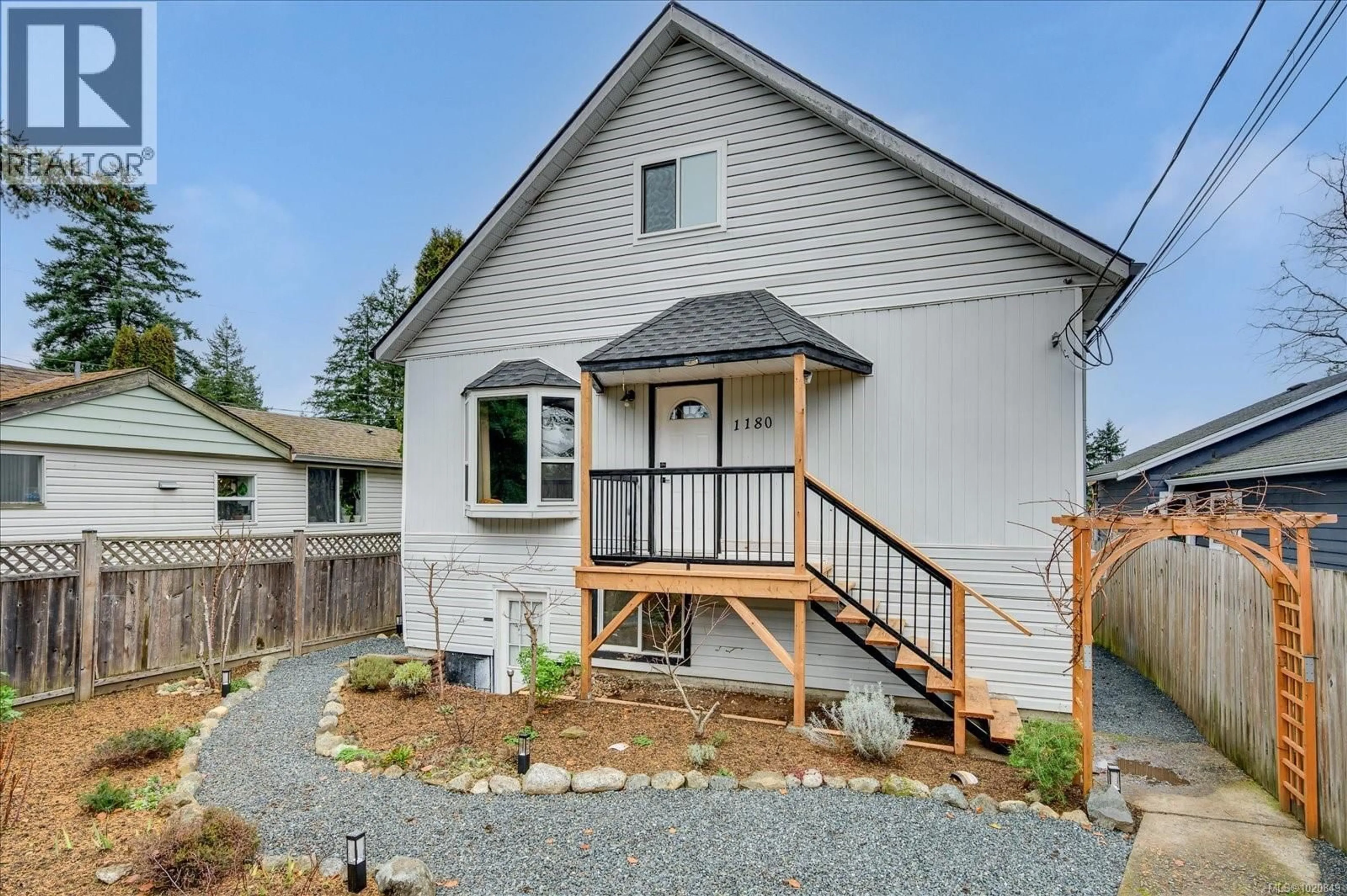 Home with vinyl exterior material, street for 1180 TOWNSITE ROAD, Nanaimo British Columbia V9S1M7