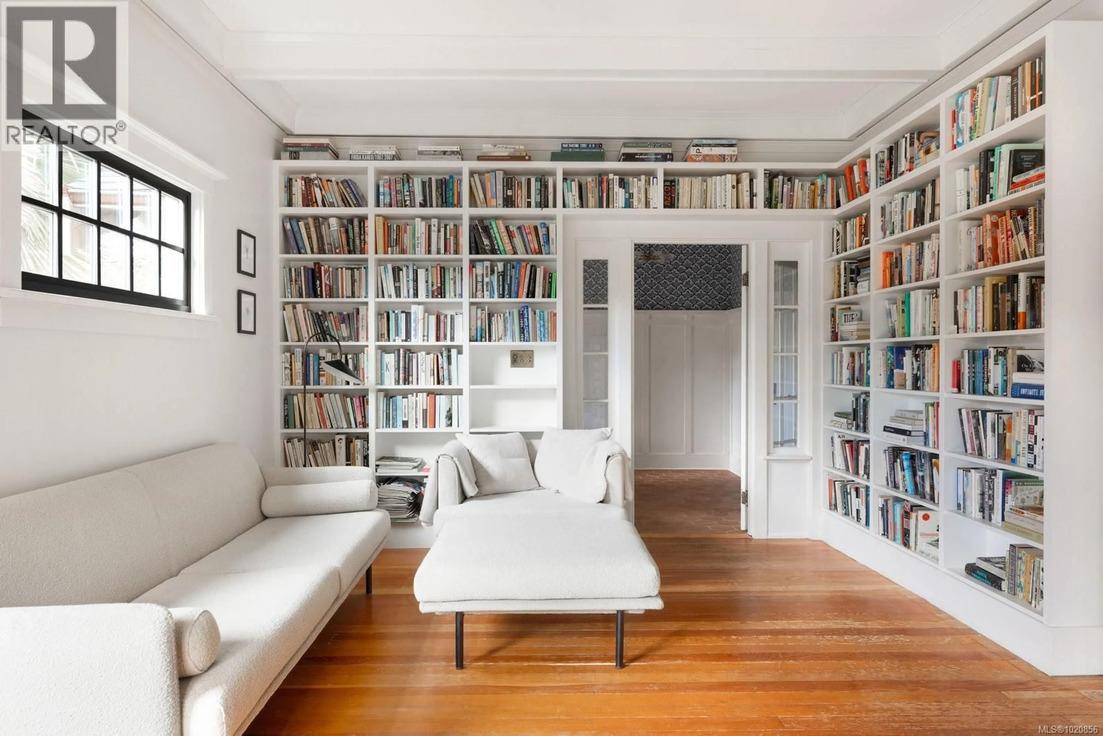 Living room with furniture, unknown for 1063 BANK STREET, Victoria British Columbia V8S4B3