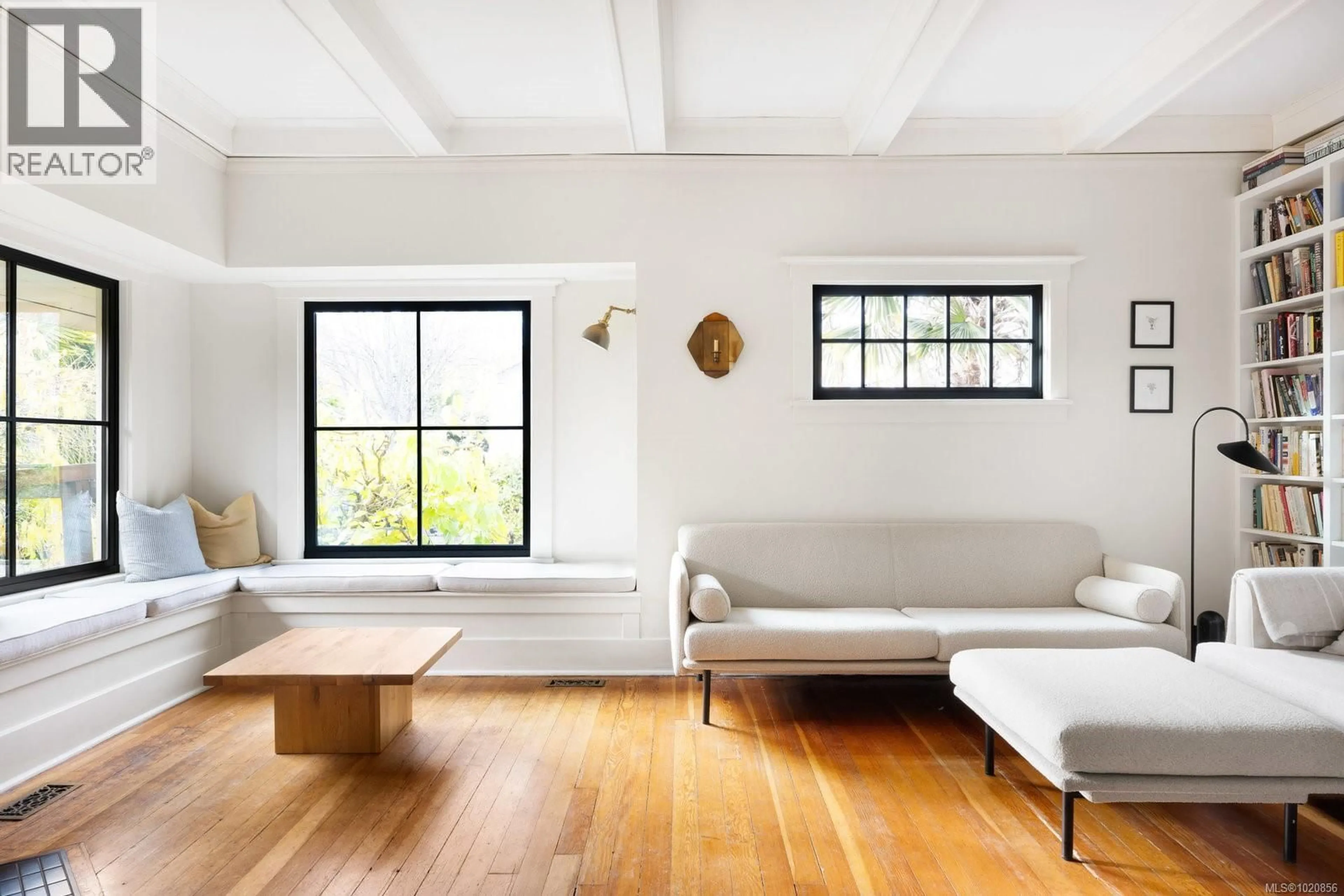 Living room with furniture, unknown for 1063 BANK STREET, Victoria British Columbia V8S4B3